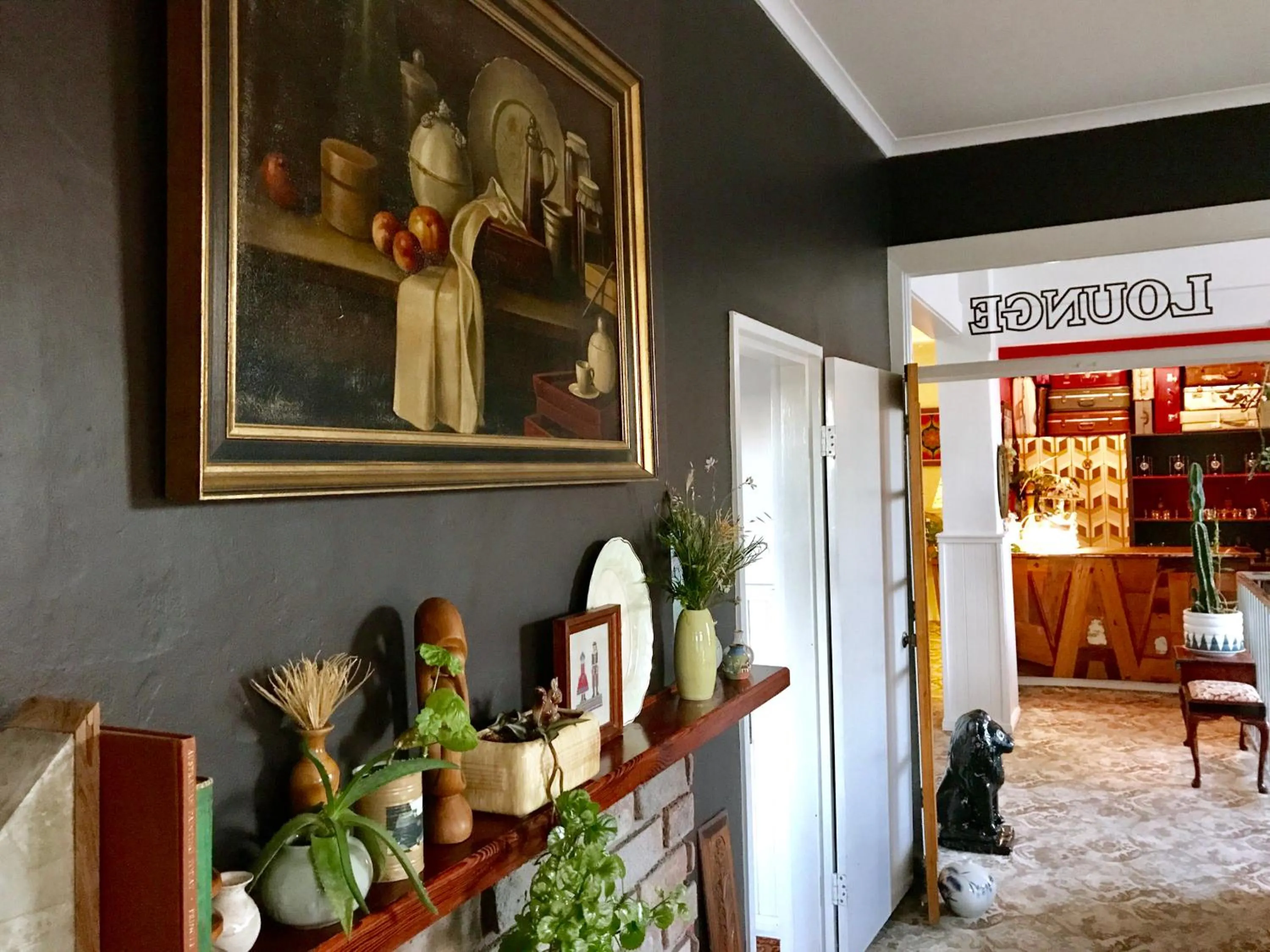 Communal lounge/ TV room in Vine Valley Inn