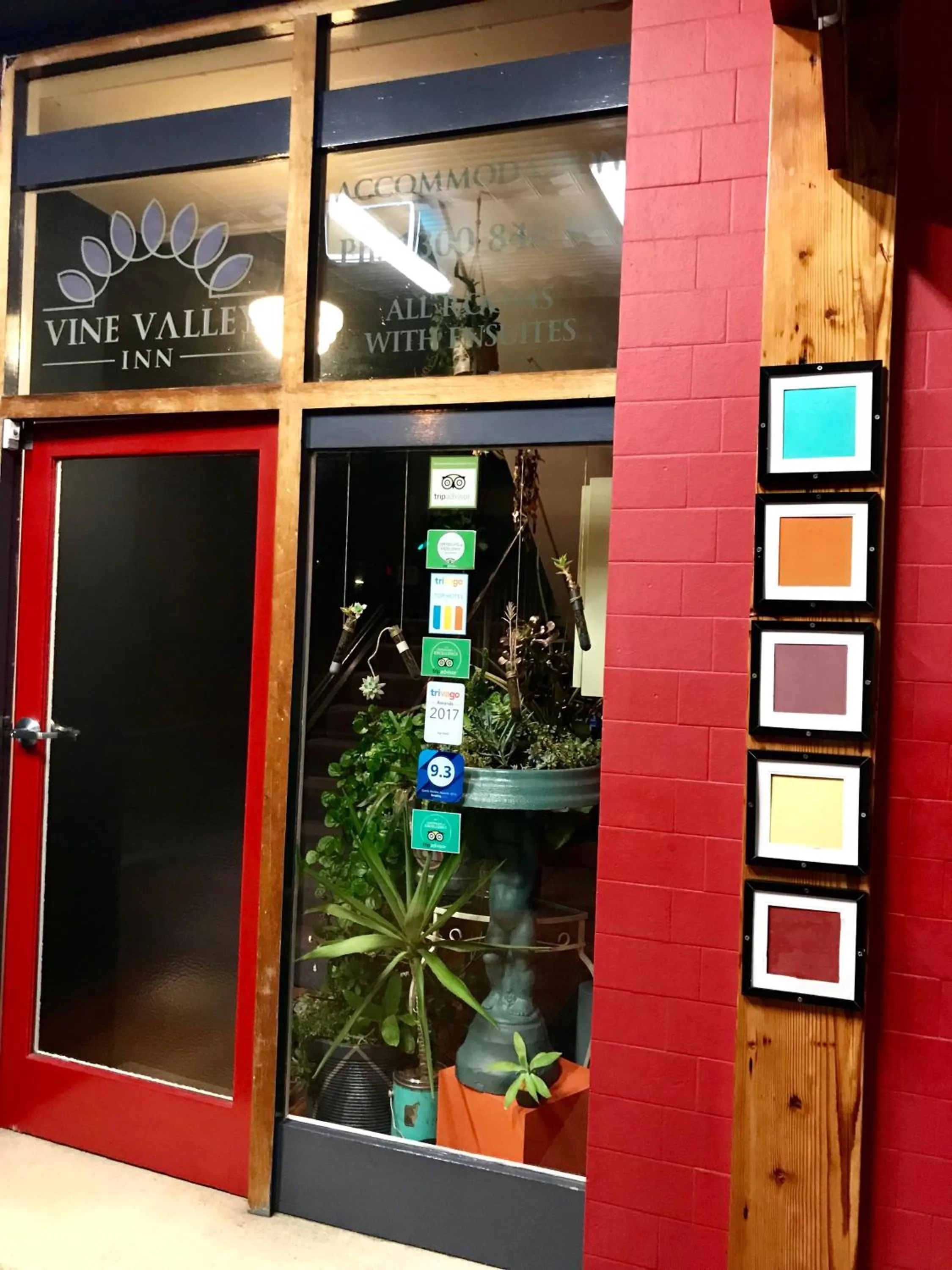 Facade/entrance in Vine Valley Inn