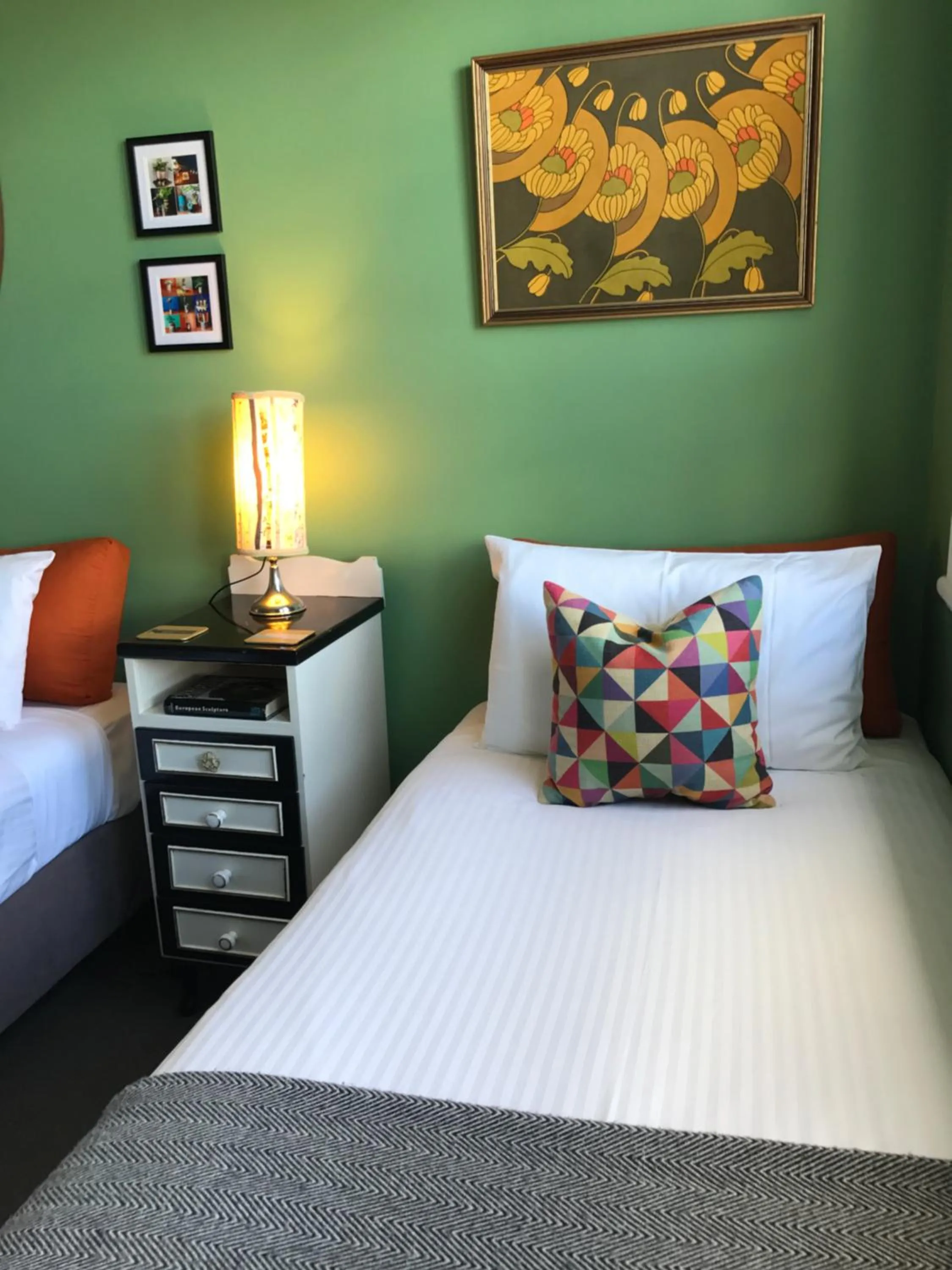 Bed in Vine Valley Inn