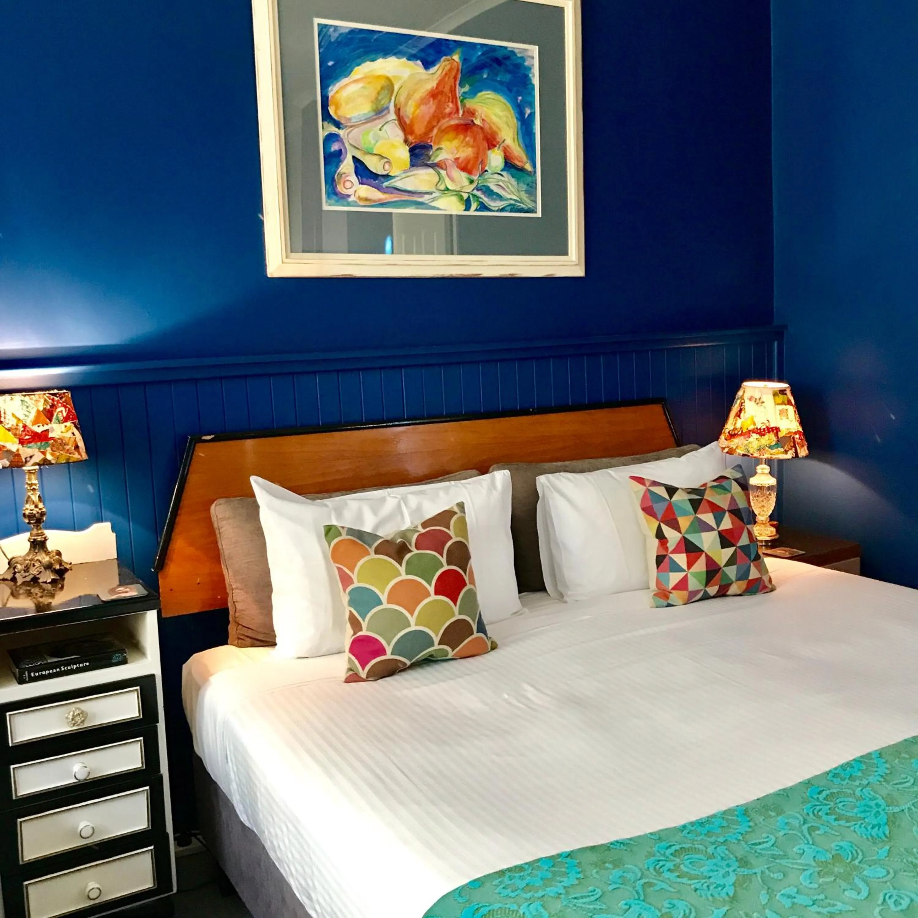 Shower, Bed in Vine Valley Inn