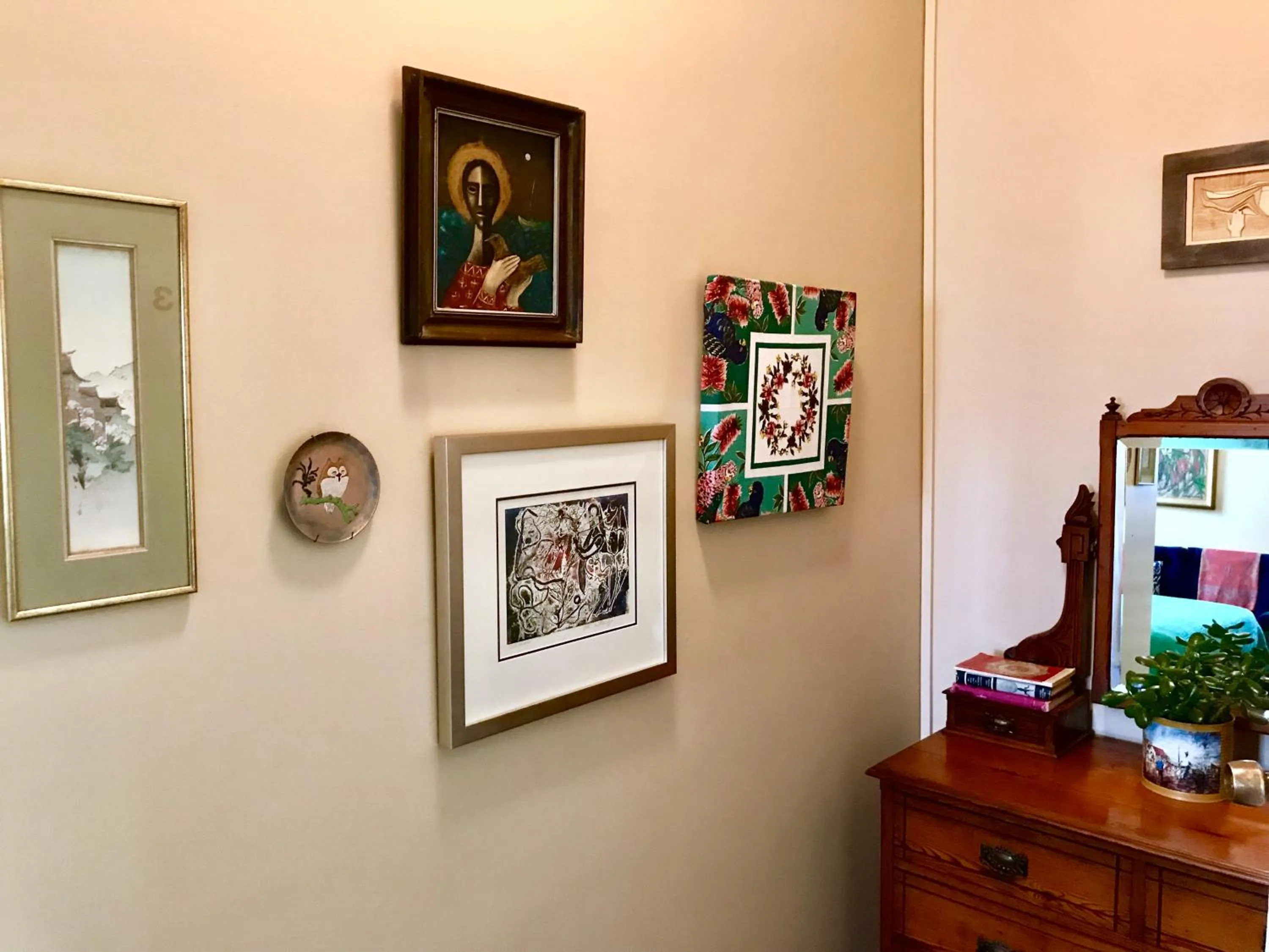 Decorative detail in Vine Valley Inn