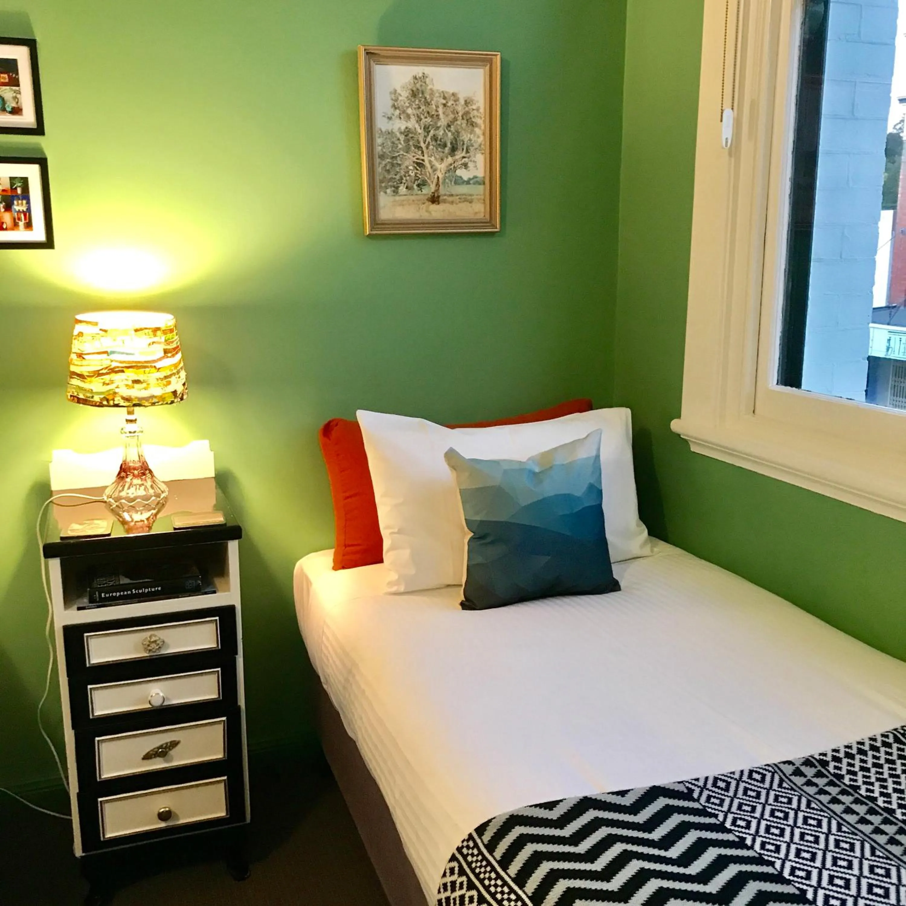 Bed in Vine Valley Inn