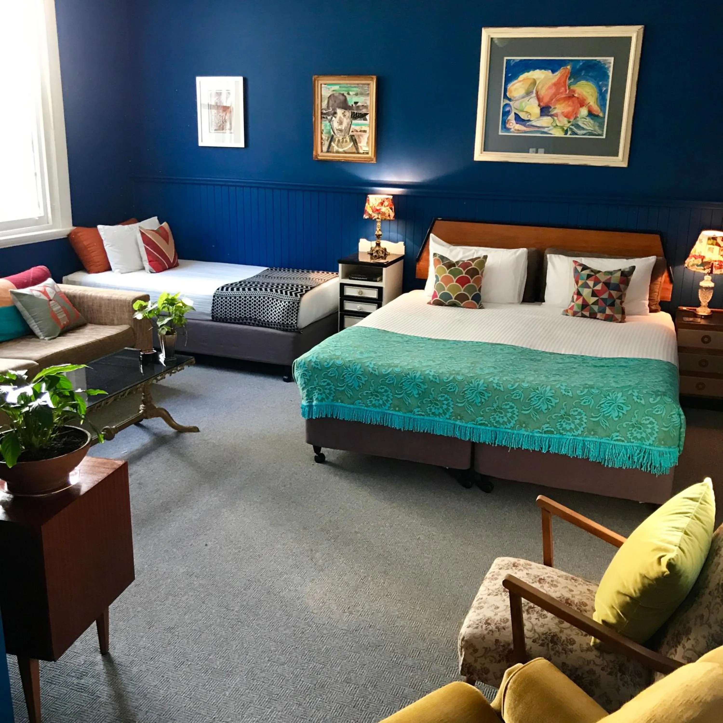 Shower, Bed in Vine Valley Inn