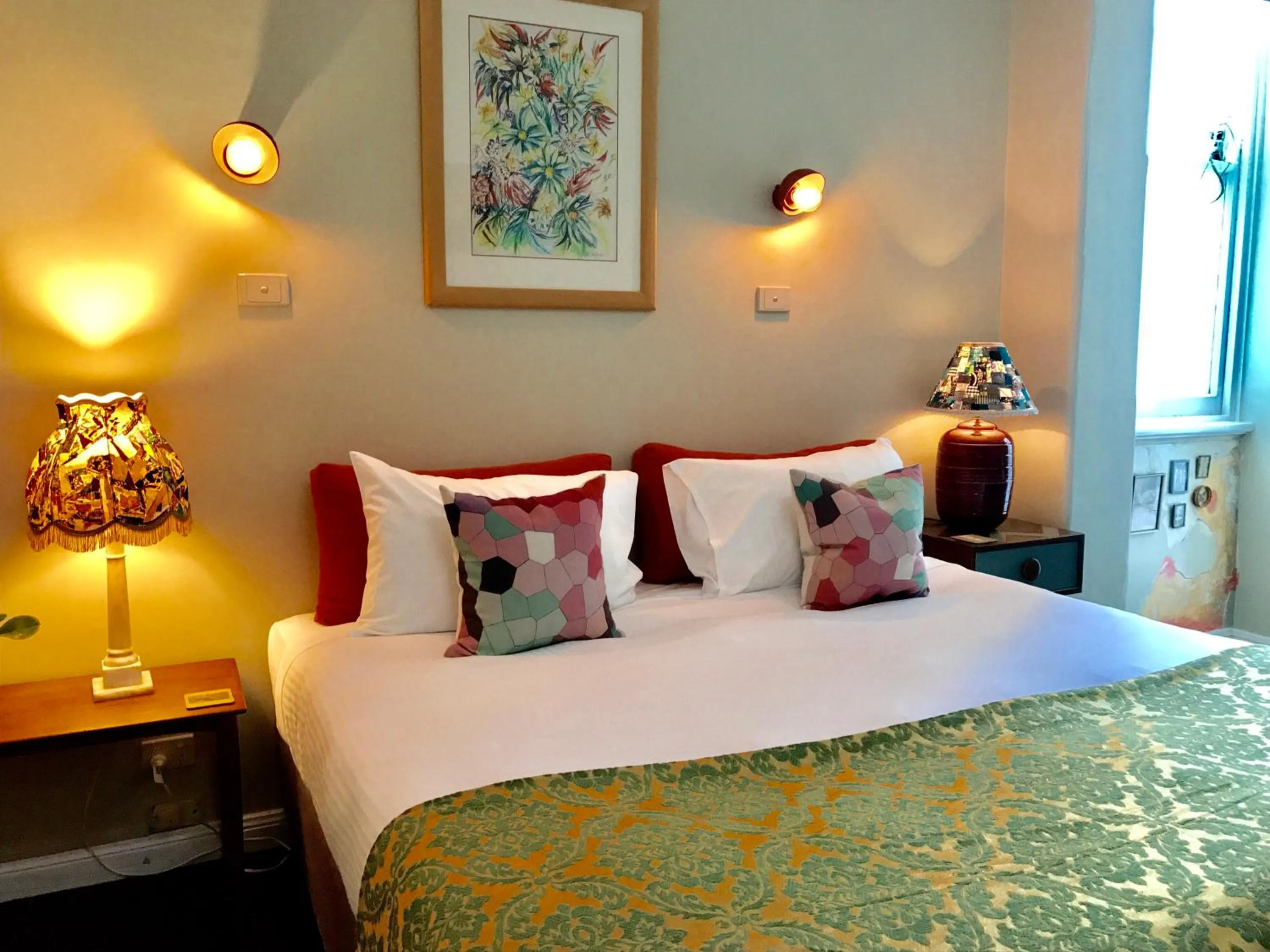 Shower, Bed in Vine Valley Inn