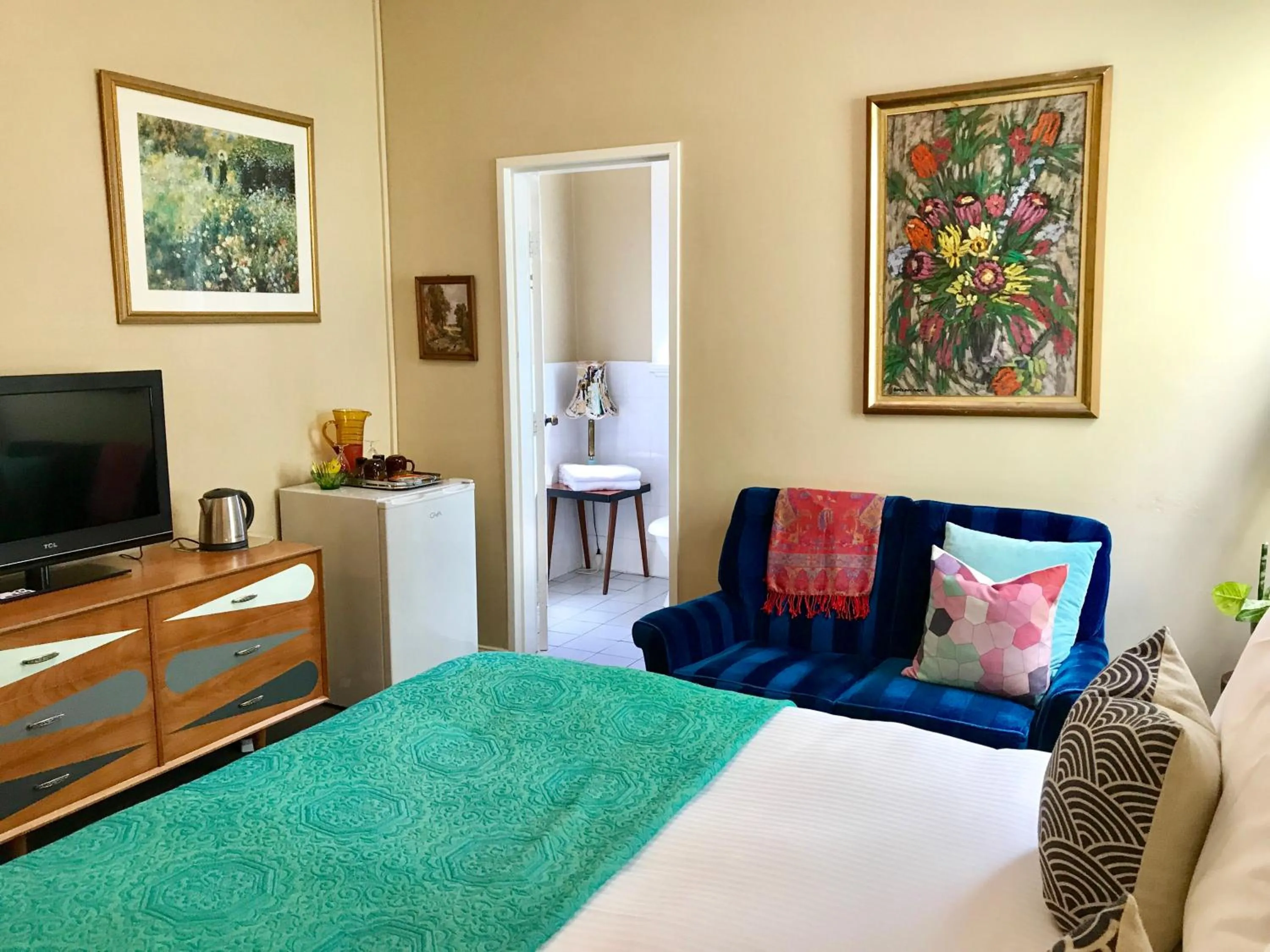 Shower, Bed in Vine Valley Inn