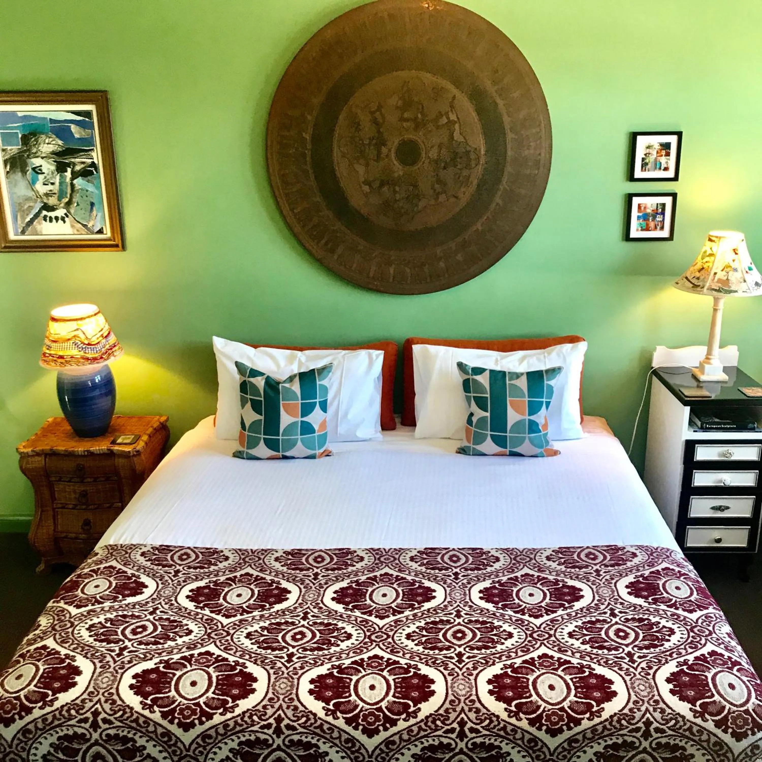 Decorative detail, Bed in Vine Valley Inn