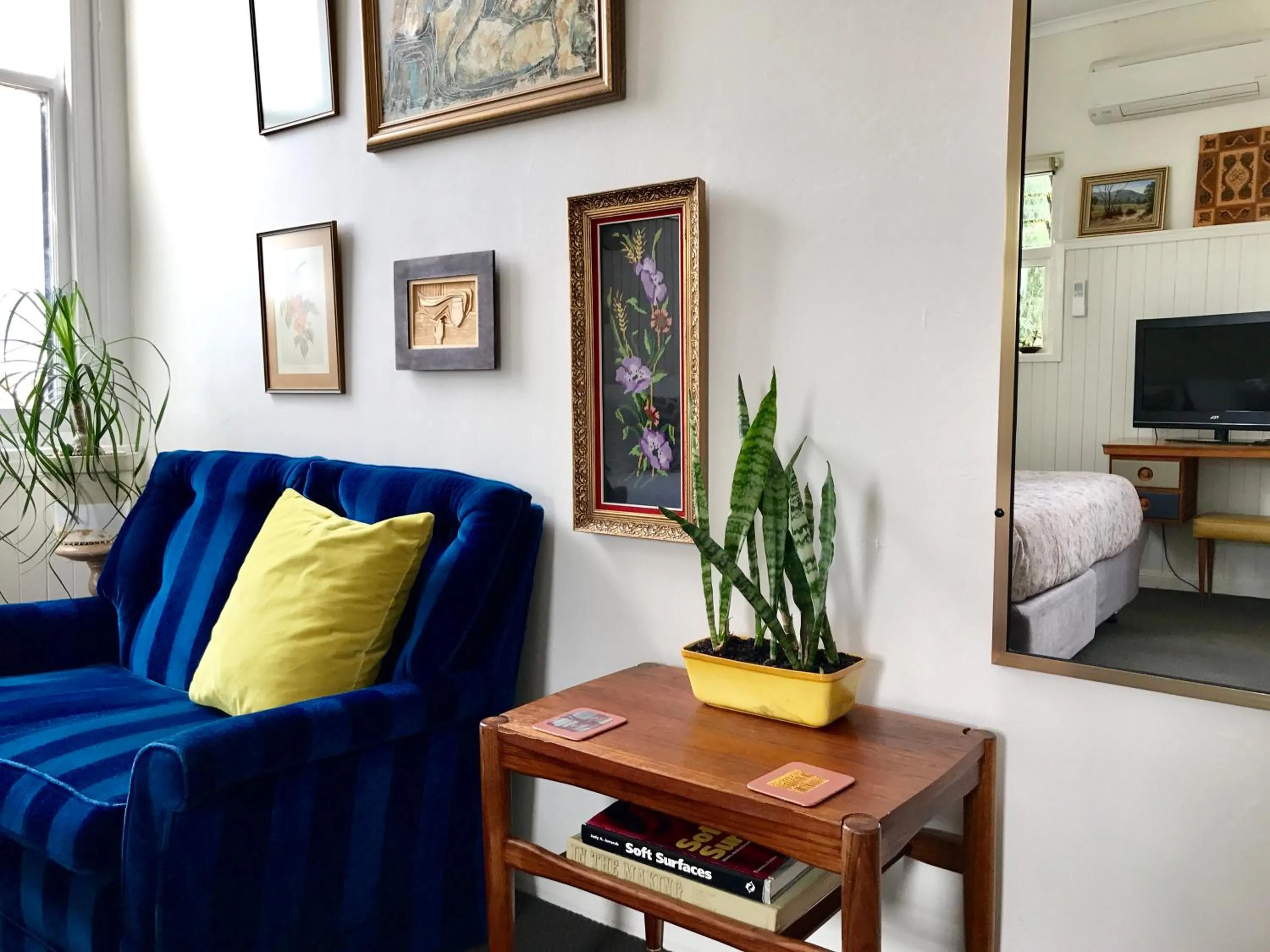 Living room in Vine Valley Inn