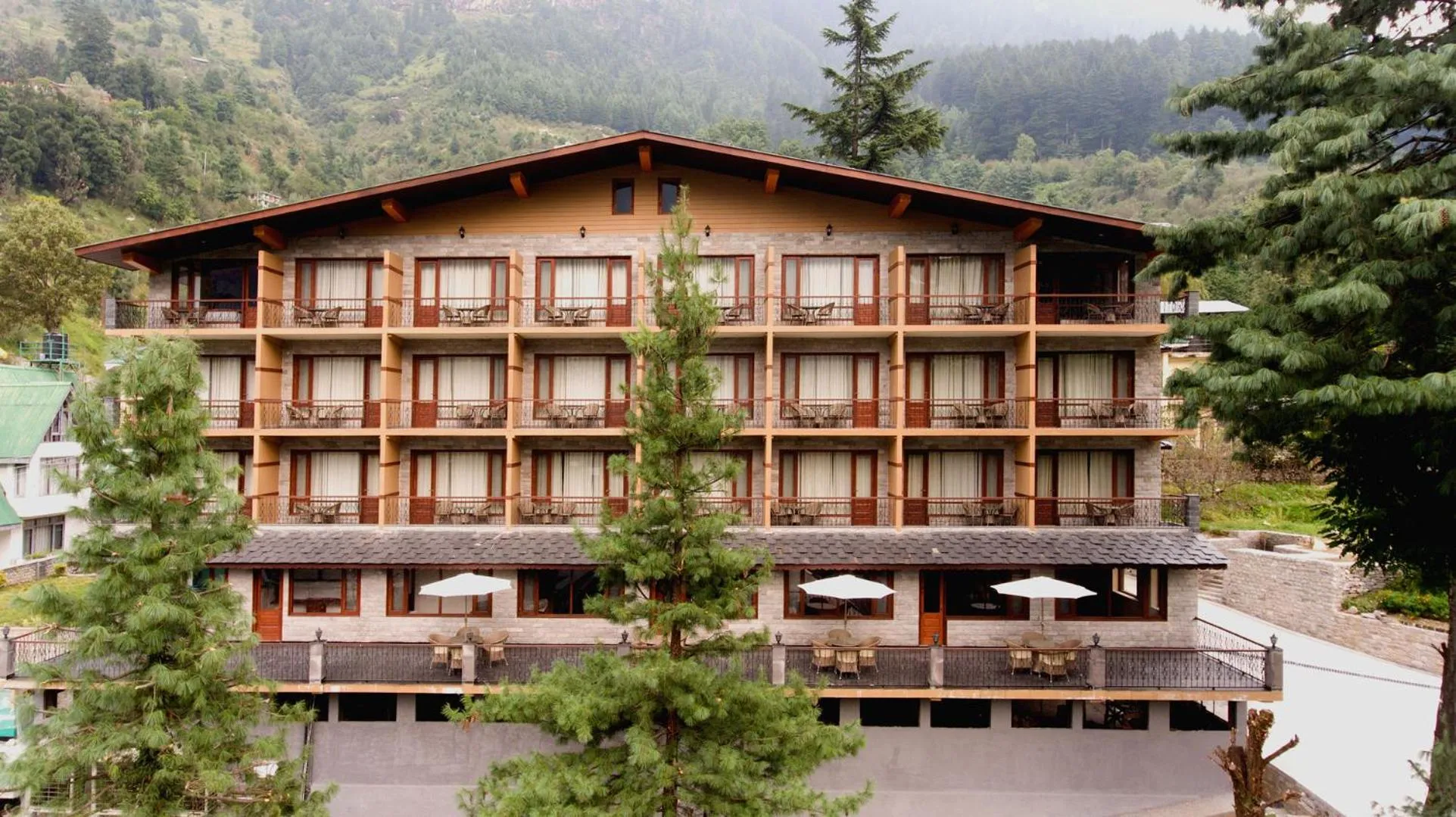 Restaurant/places to eat in Aloka Resort