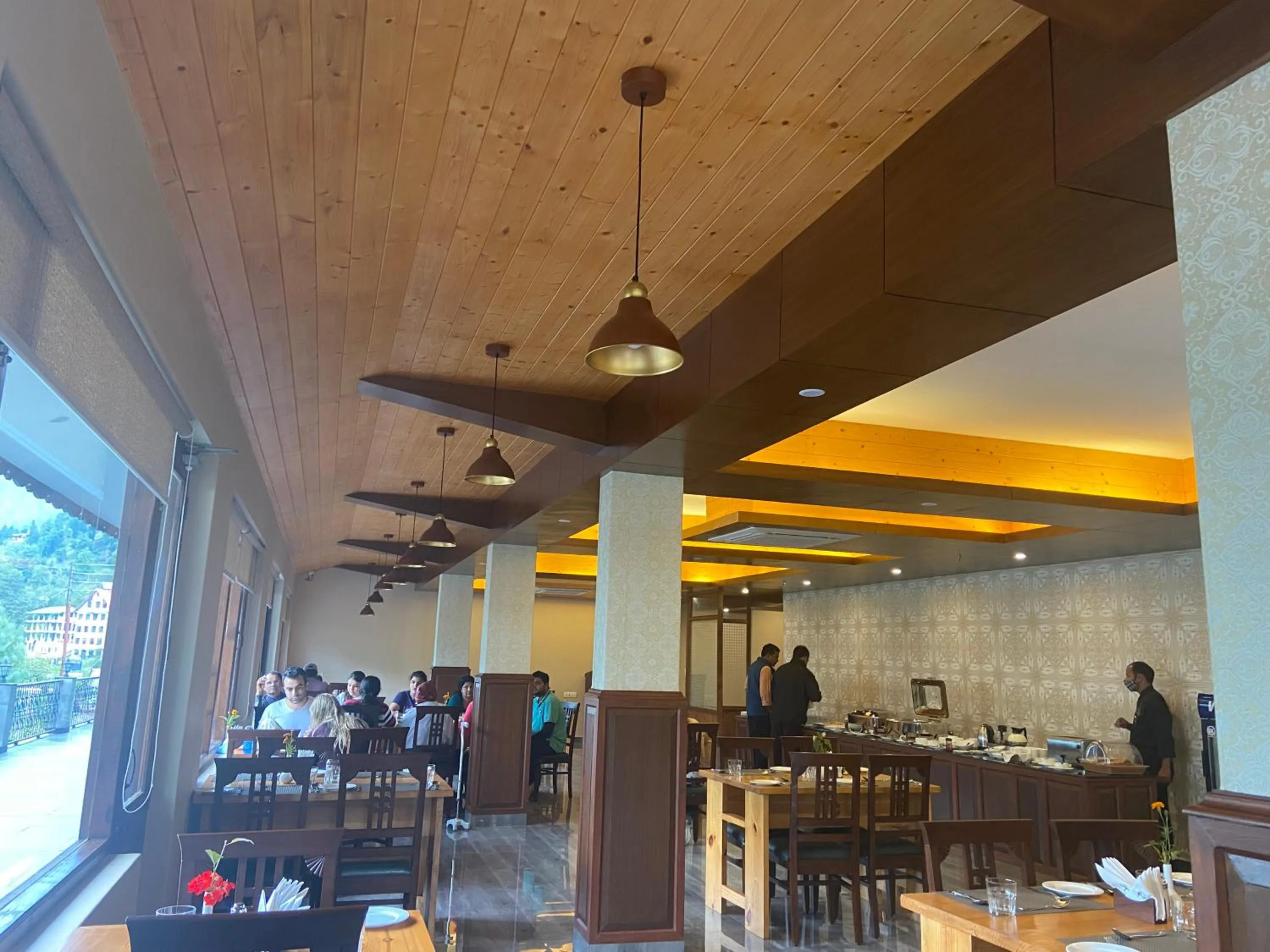 Restaurant/places to eat in Aloka Resort