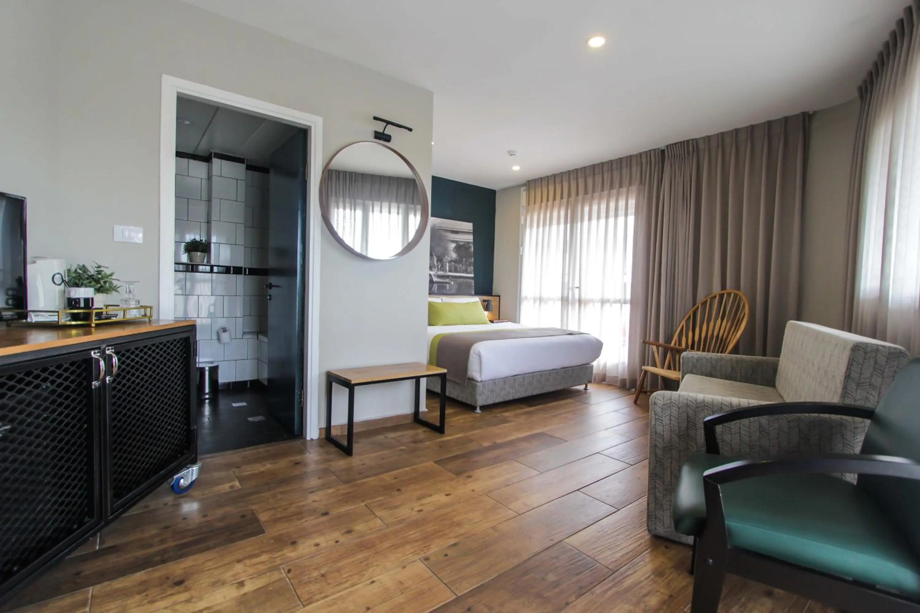 TV and multimedia, Seating Area in Olive The White House