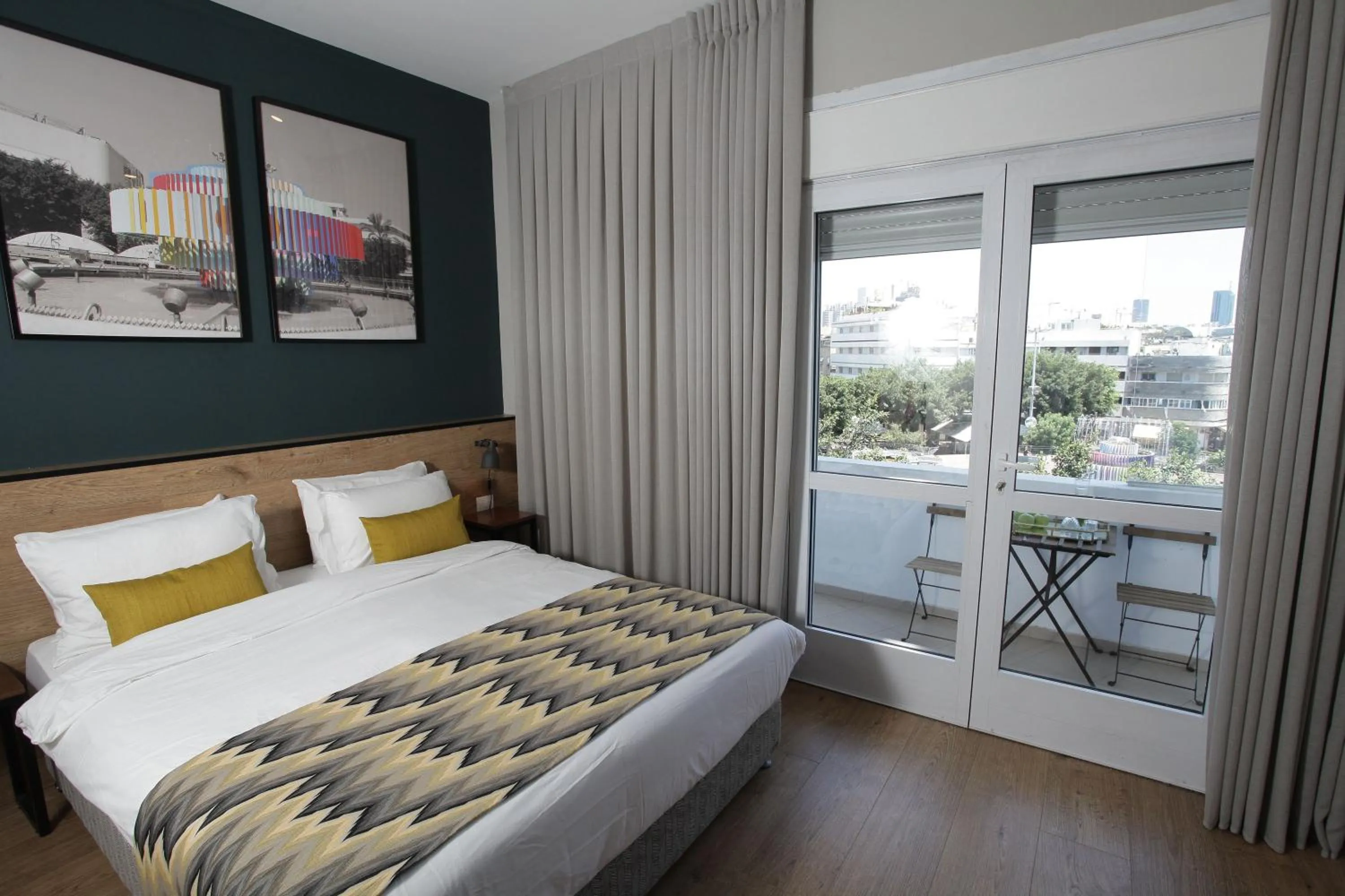 Bed, Room Photo in Olive The White House