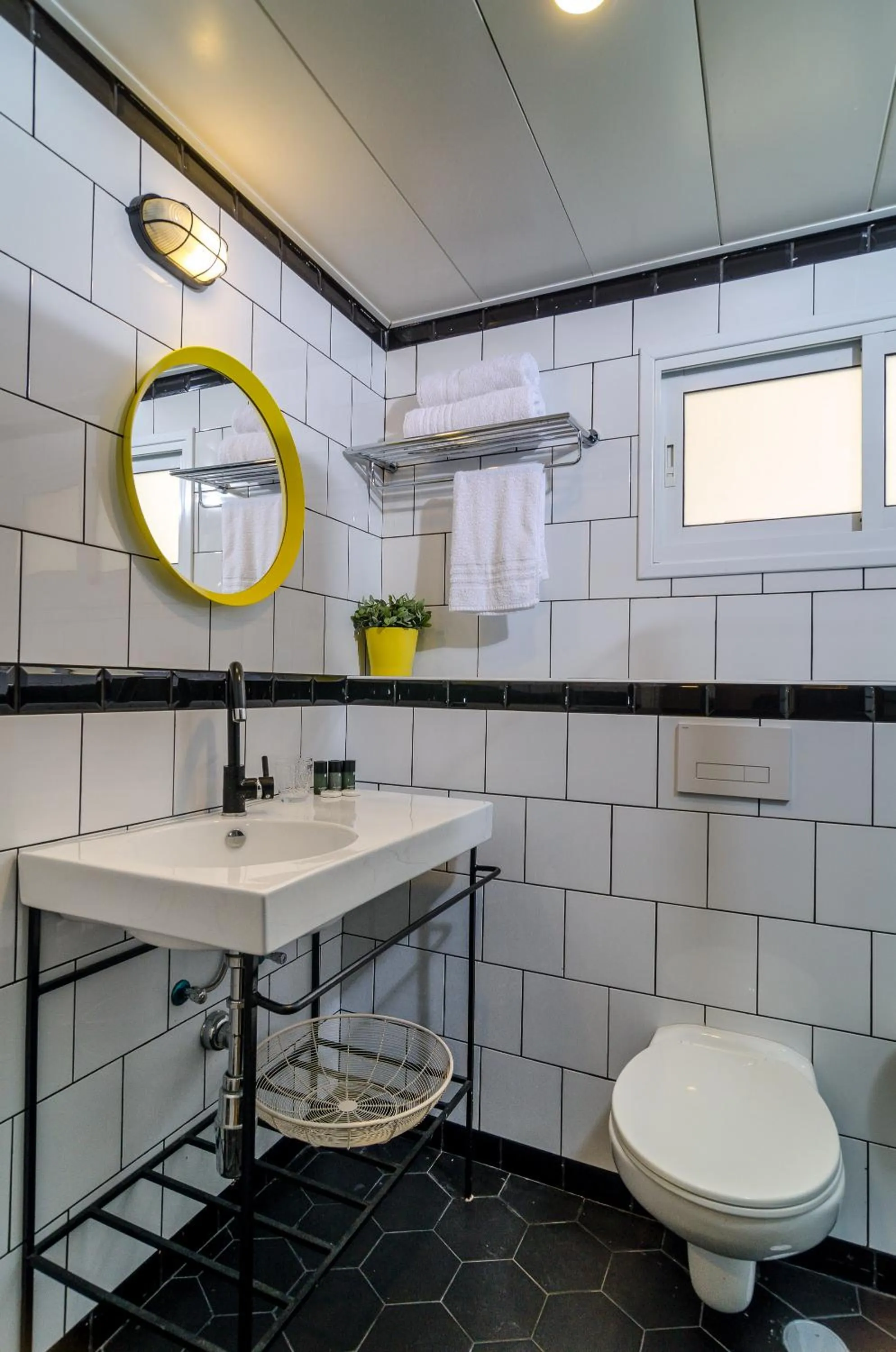 Bathroom in Olive The White House