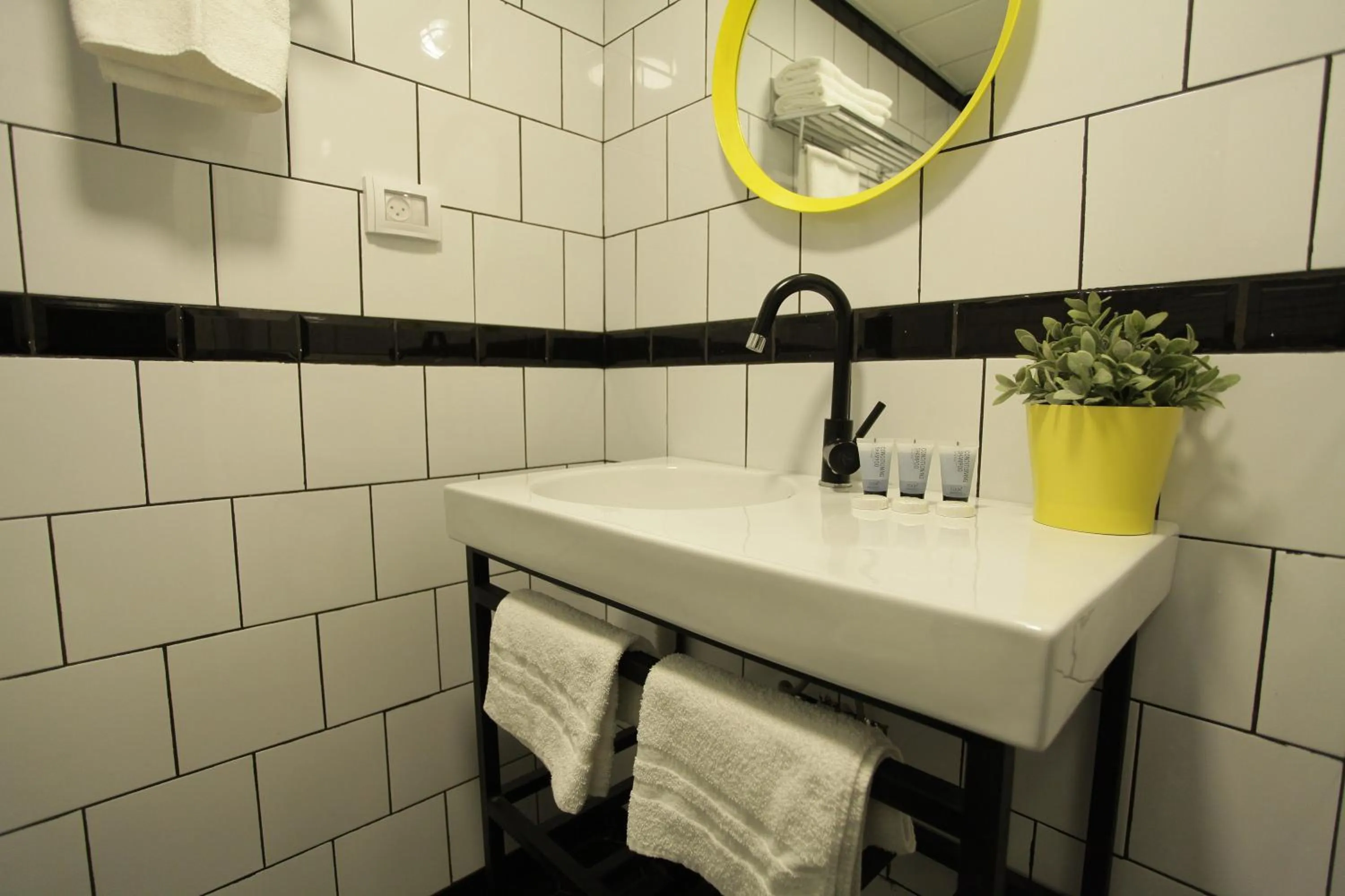 Bathroom in Olive The White House