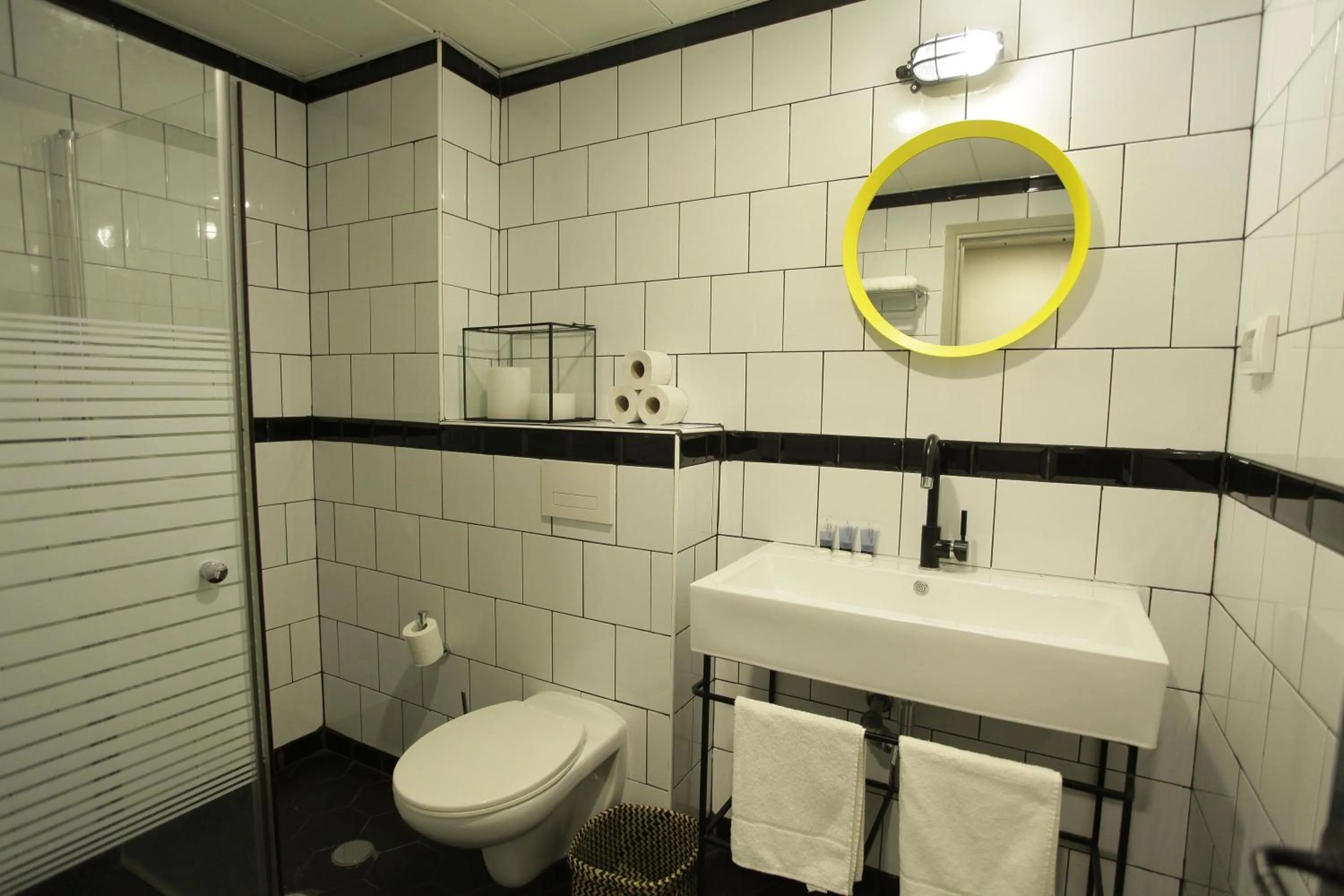 Bathroom in Olive The White House