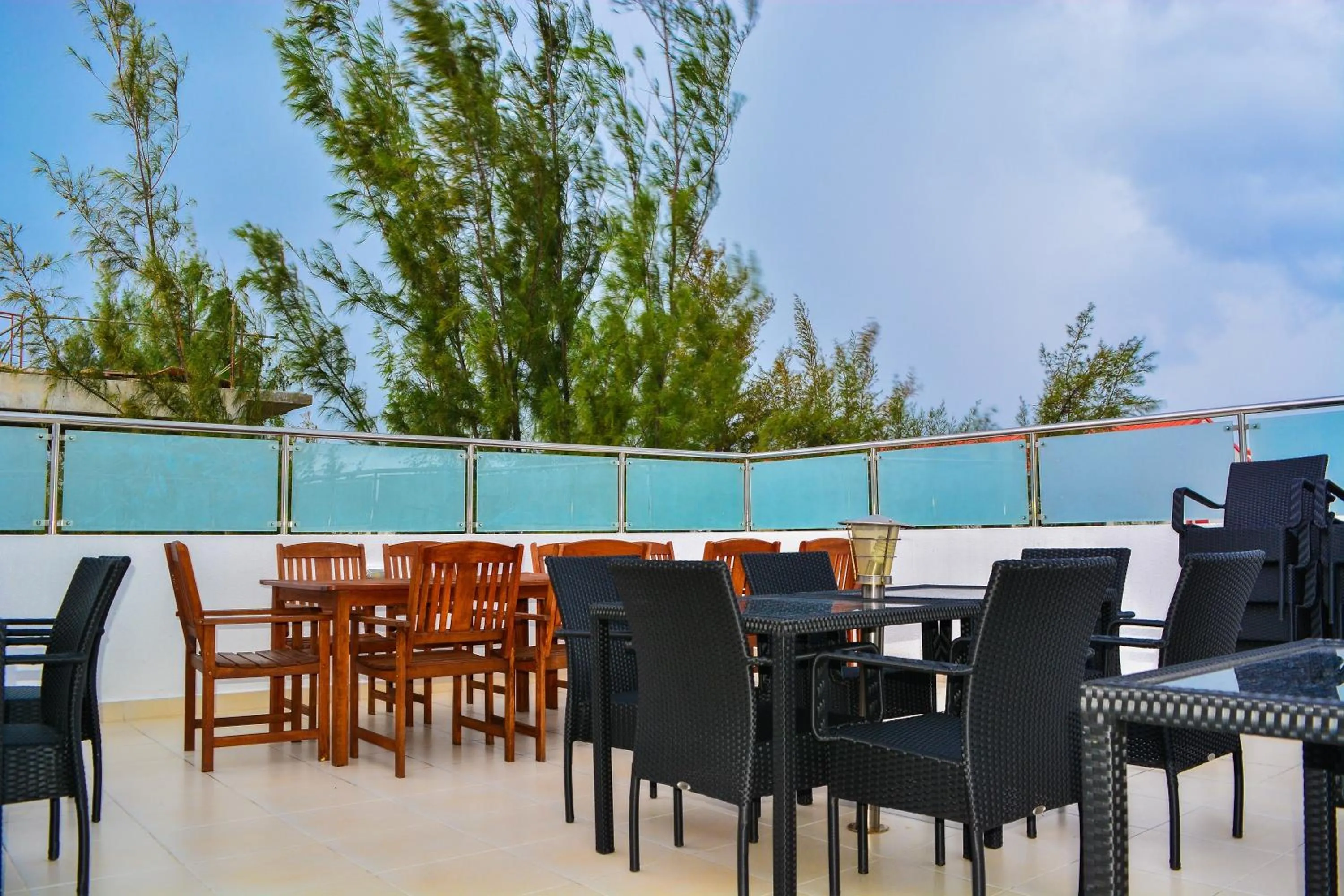 Restaurant/places to eat in Beach Palace