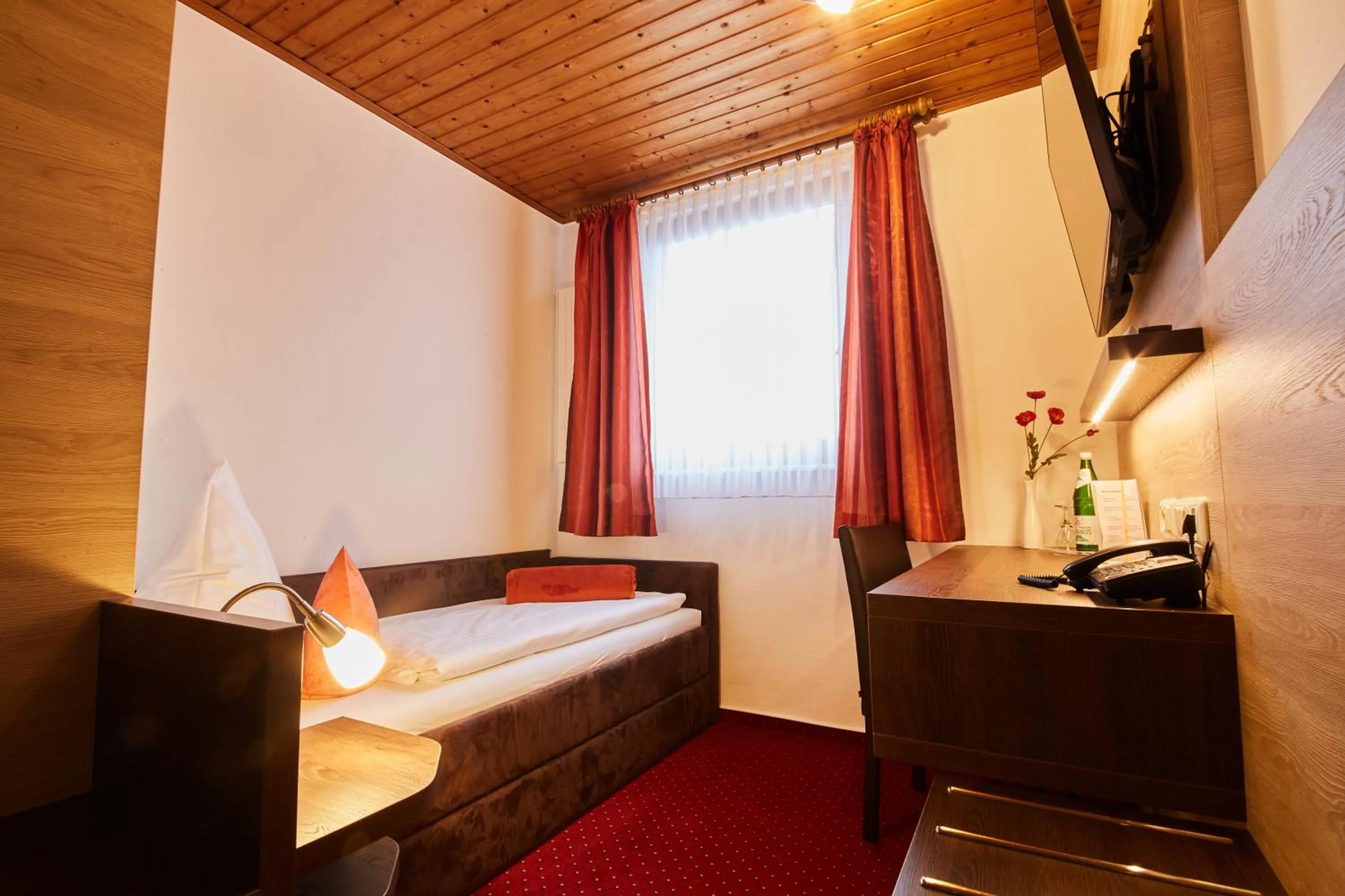 Photo of the whole room, Bed in Hotel Schoos