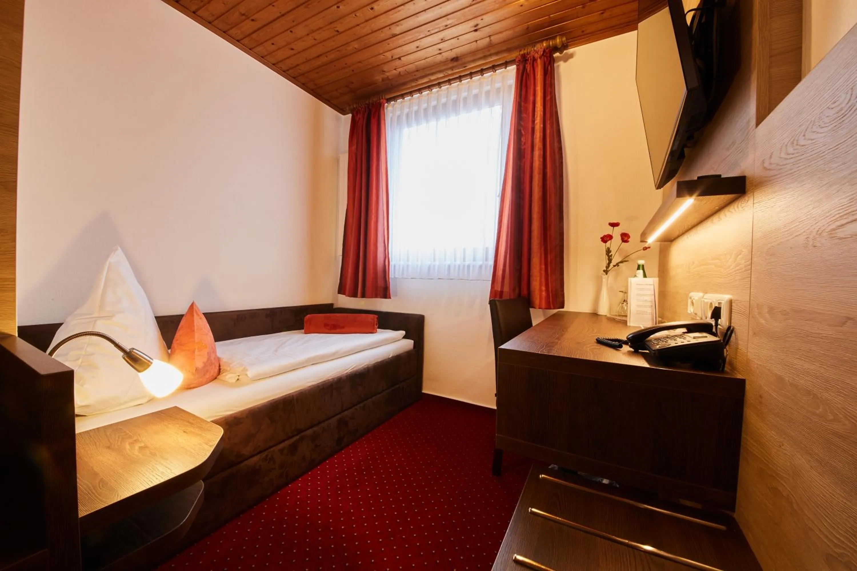 Photo of the whole room, Bed in Hotel Schoos