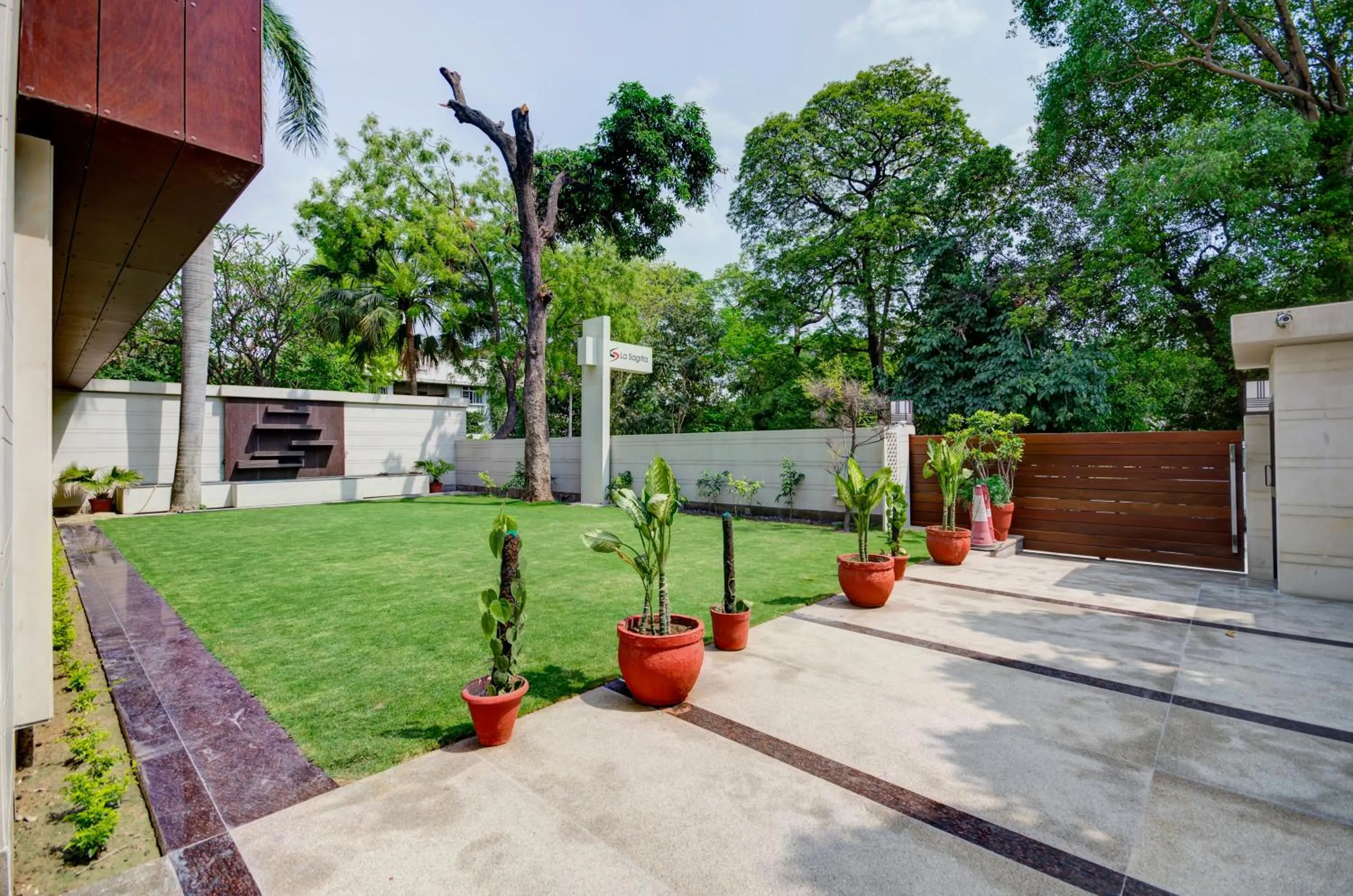 Facade/entrance in Hotel La Sagrita,Sunder Nagar