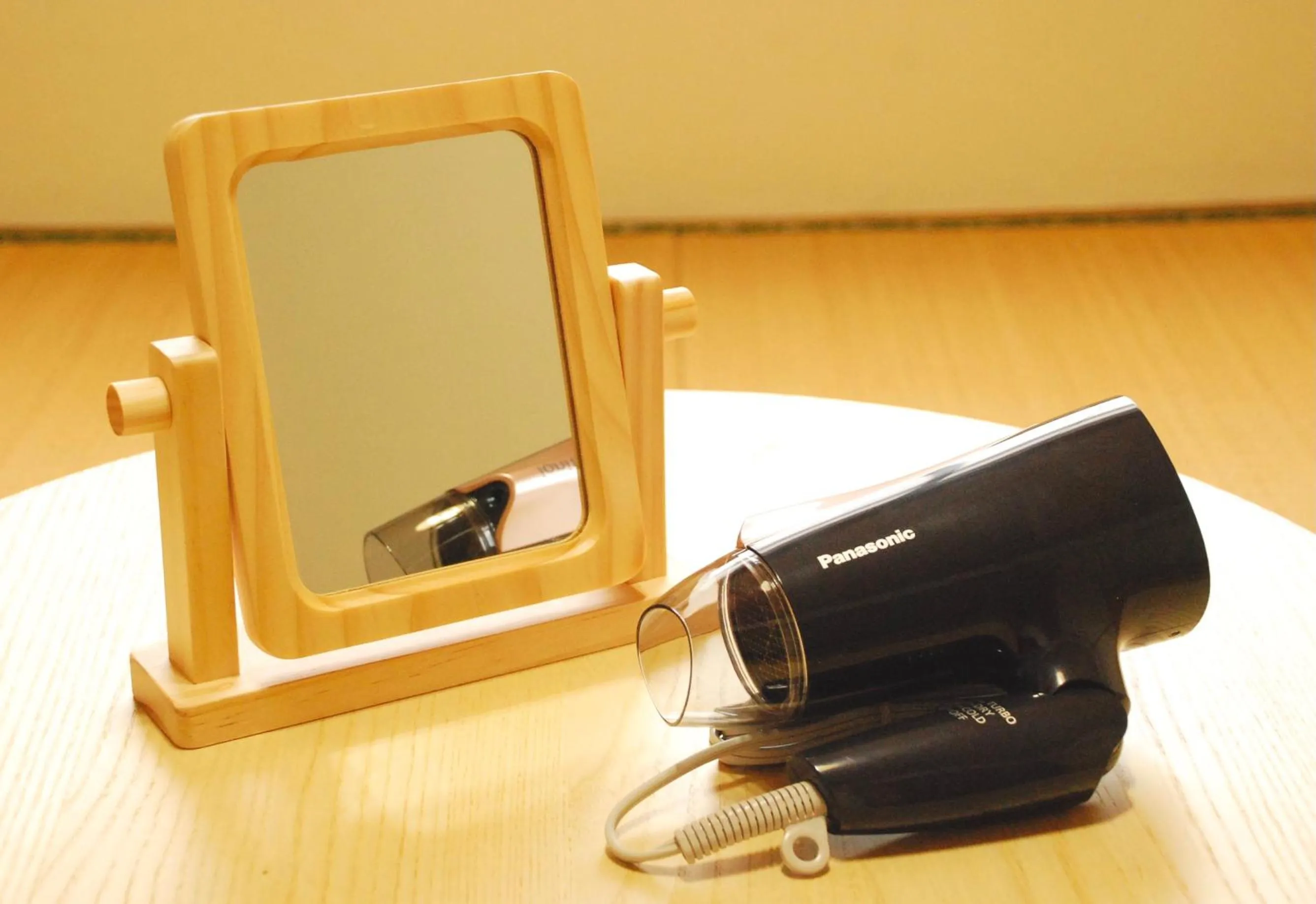 Photo of the whole room in Cocomock House