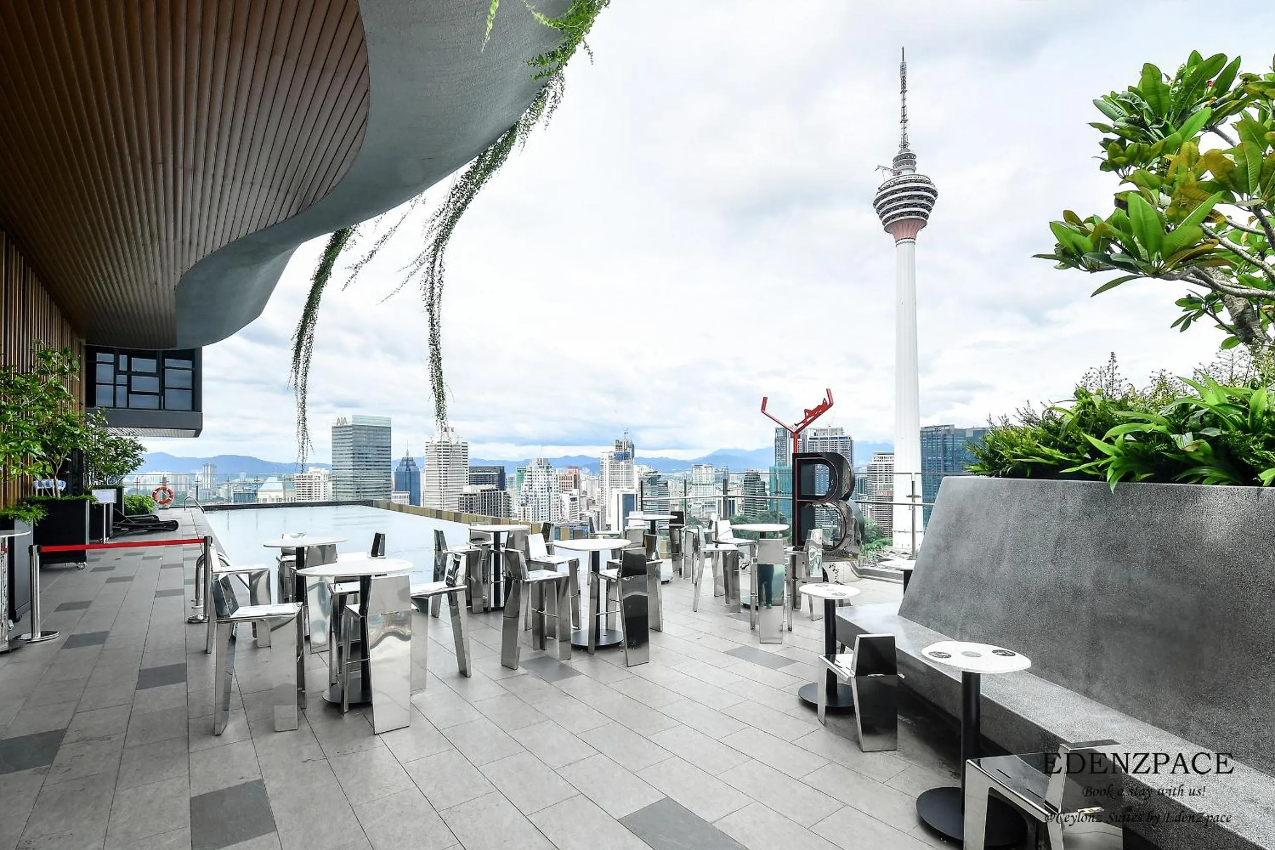 Restaurant/places to eat in Ceylonz Suites by EdenZpace