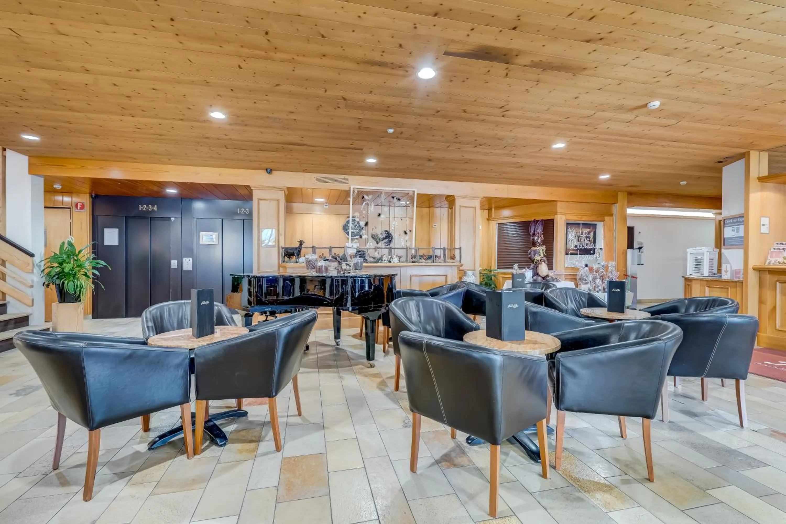 Lobby or reception in Hôtel Cailler & Bains de la Gruyère