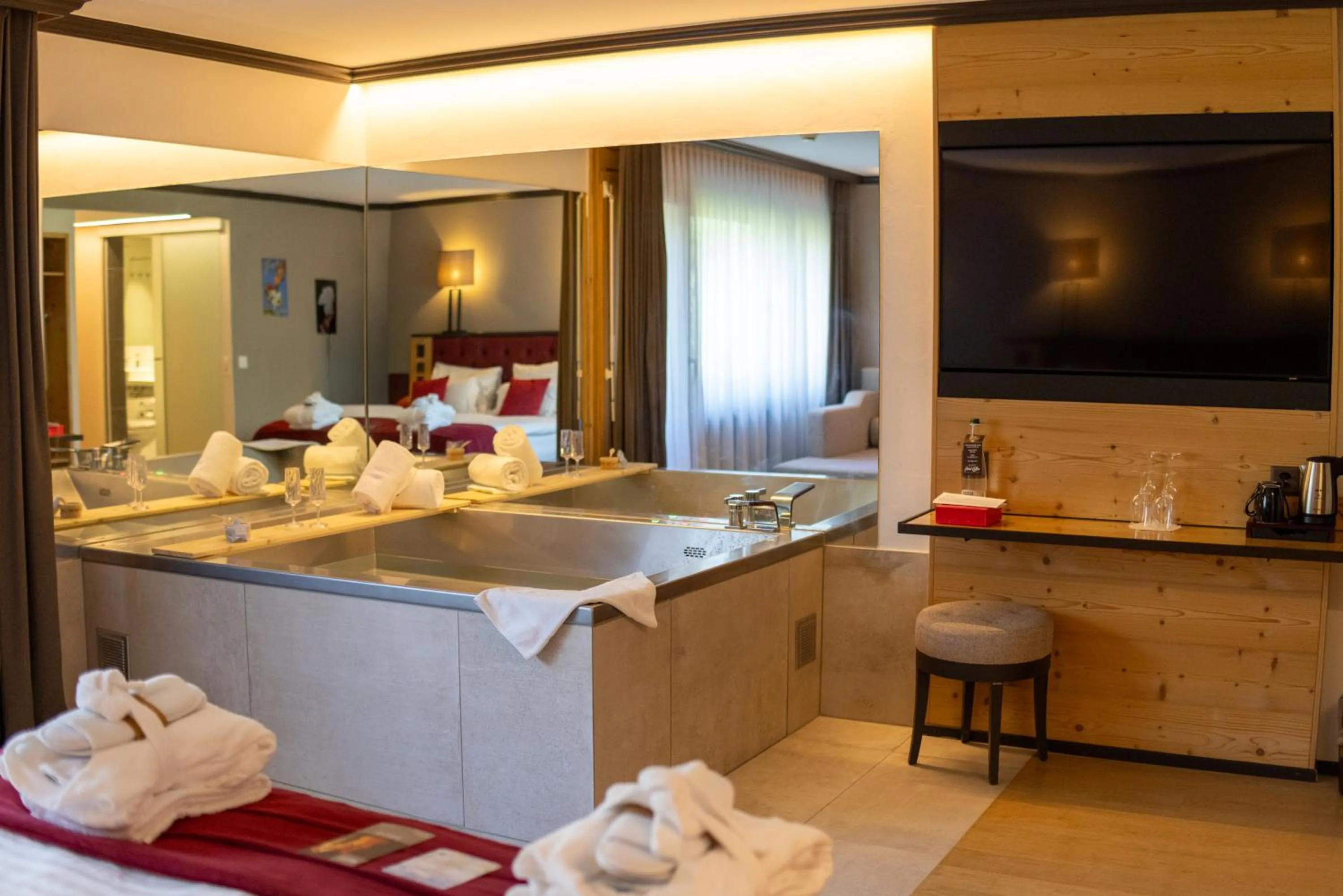 Junior Suite avec jacuzzi in Hôtel Cailler & Bains de la Gruyère