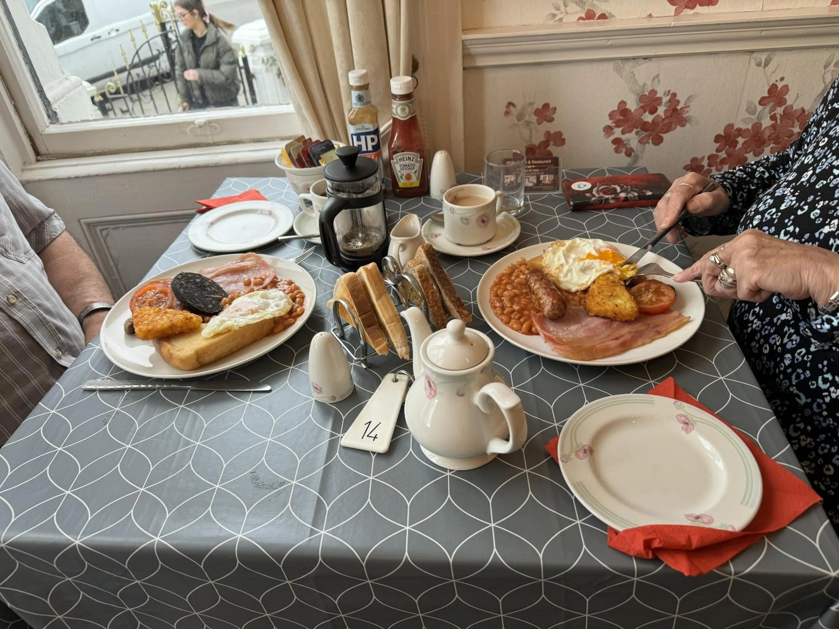 Breakfast in White Court Llandudno