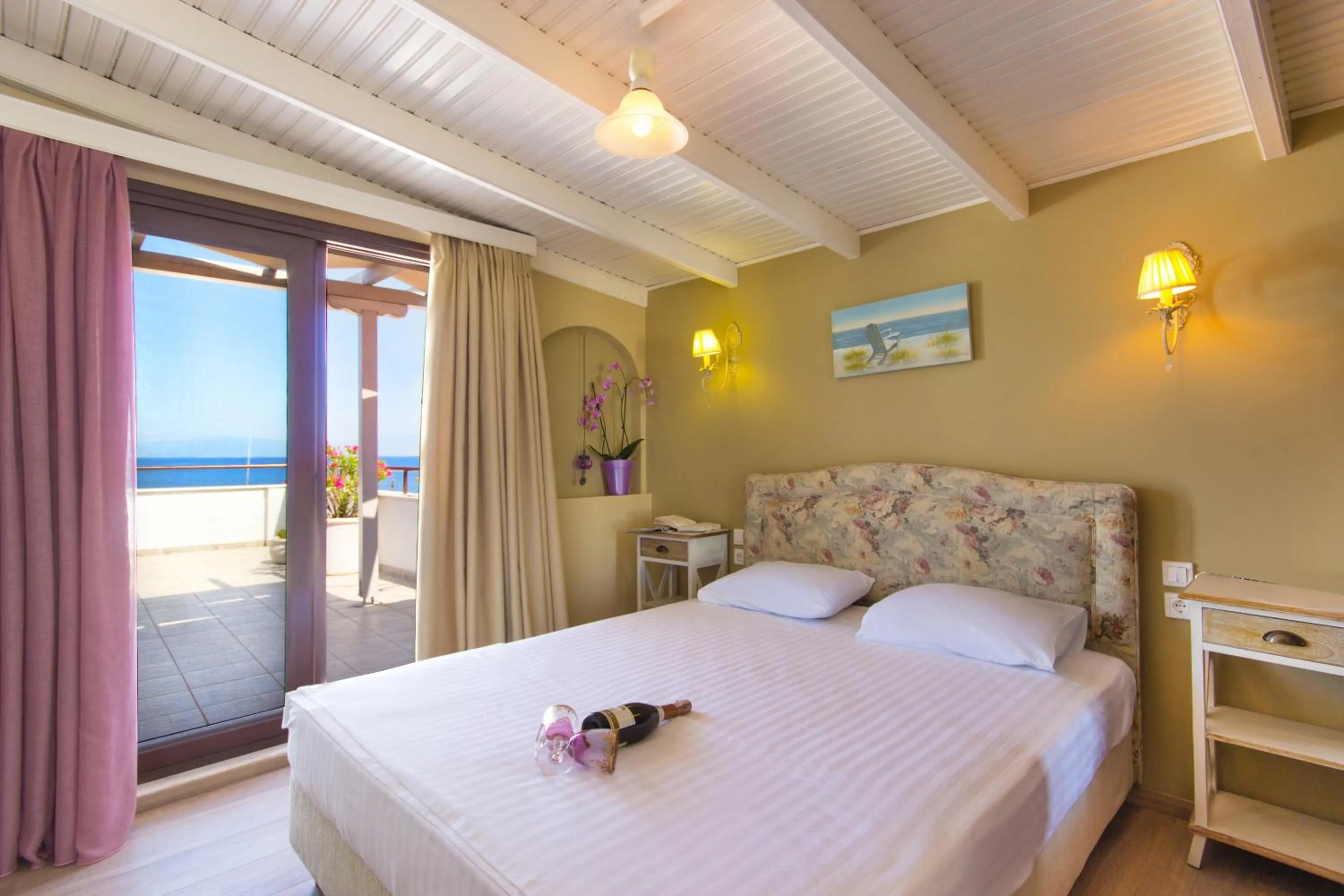 Balcony/Terrace, Bed in Hotel Galini