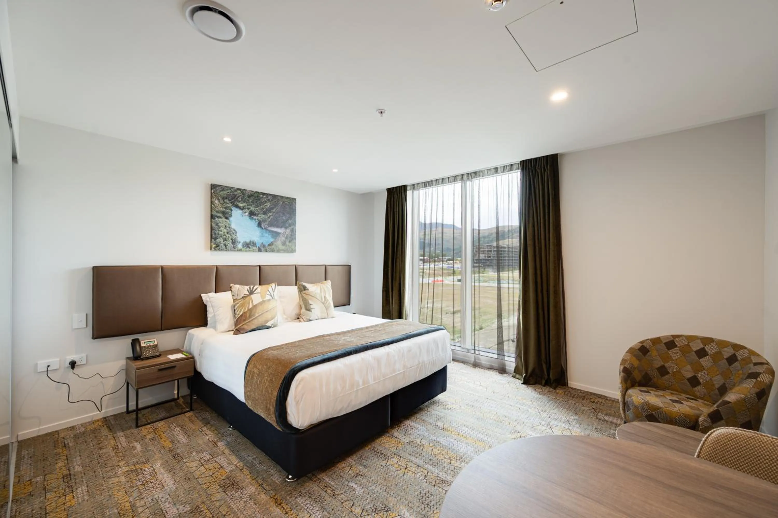 Photo of the whole room, Bed in La Quinta by Wyndham Remarkables Park Queenstown