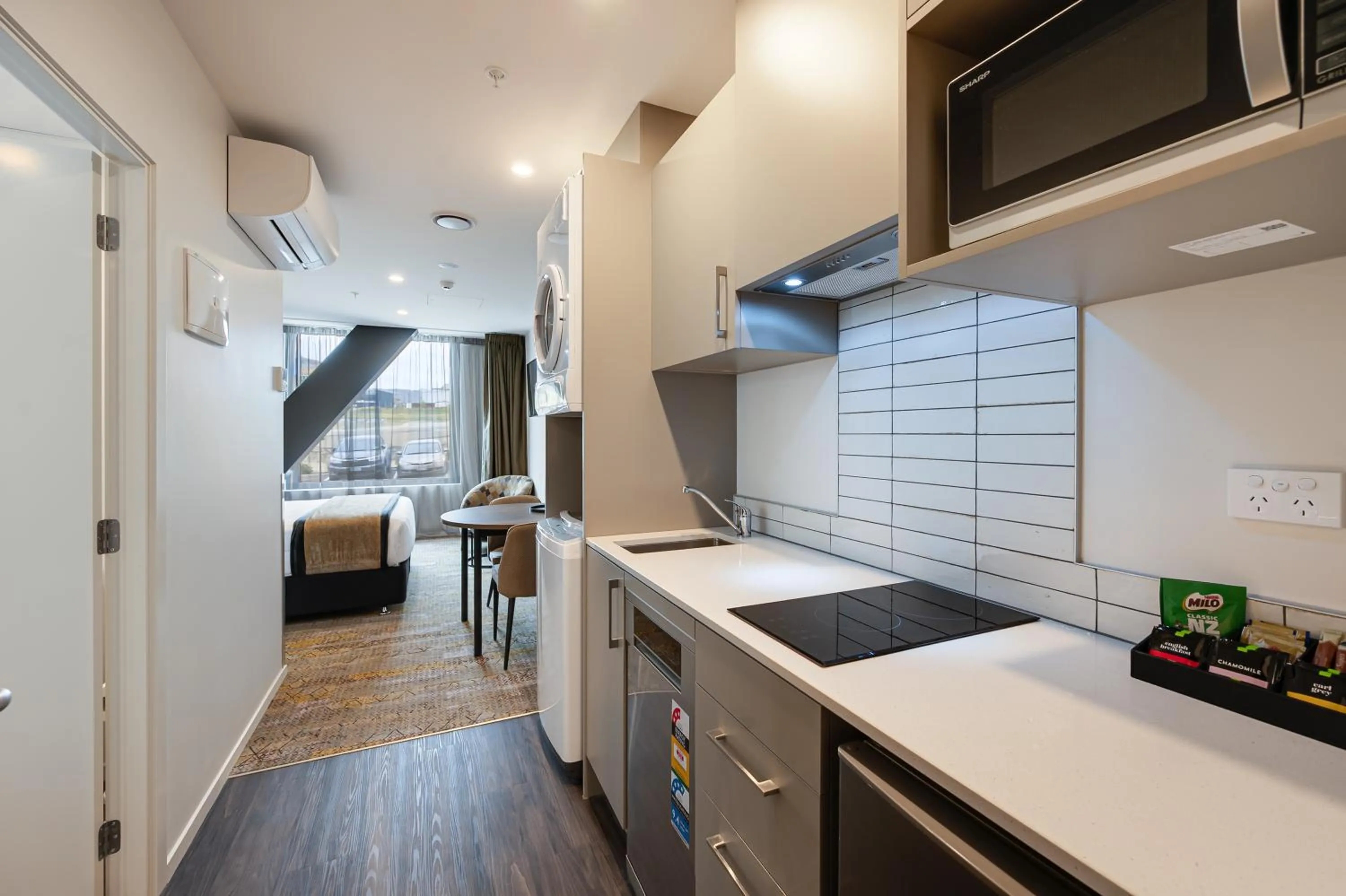 Kitchen or kitchenette in La Quinta by Wyndham Remarkables Park Queenstown