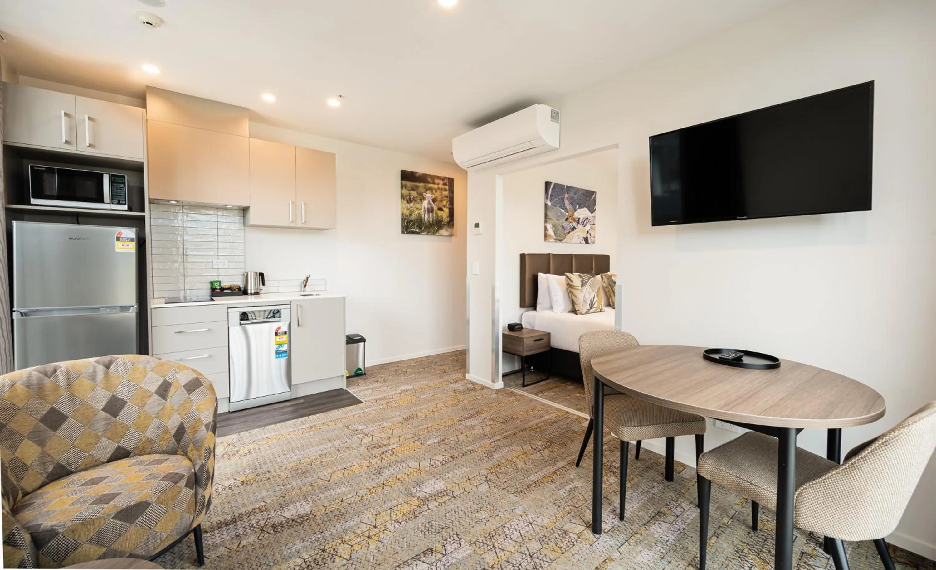 TV and multimedia in La Quinta by Wyndham Remarkables Park Queenstown