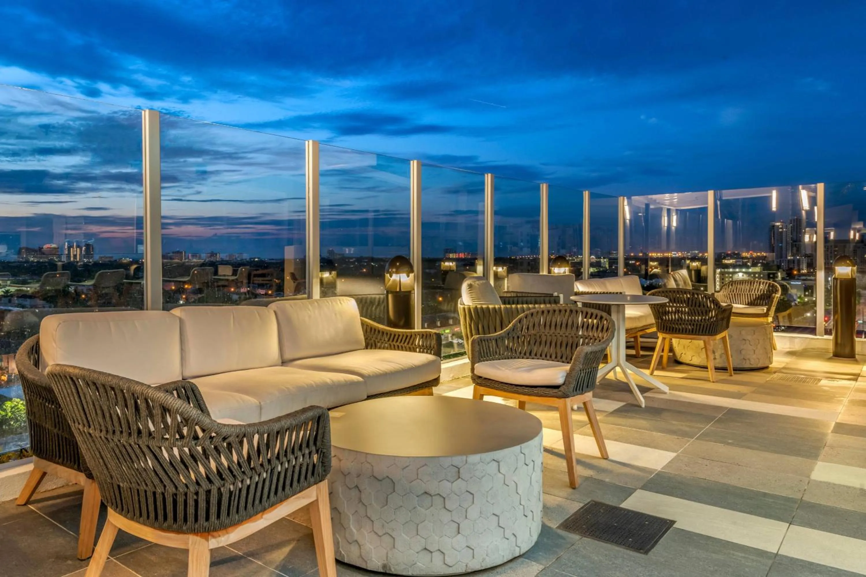 Lounge or bar in Courtyard by Marriott Fort Lauderdale Downtown