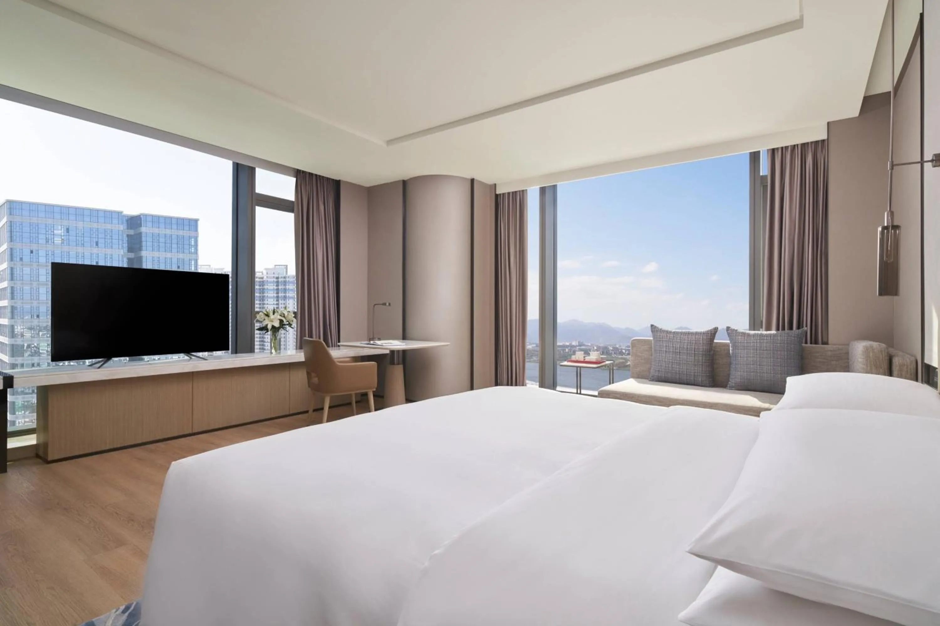 Photo of the whole room, Bed in Fuzhou Marriott Hotel Riverside