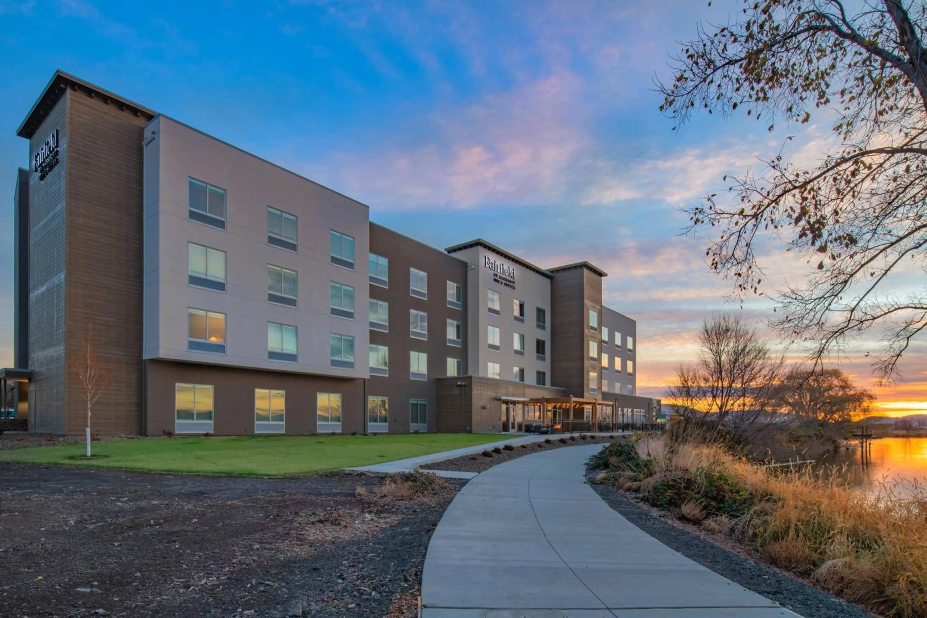 Property building in Fairfield Inn & Suites by Marriott Klamath Falls