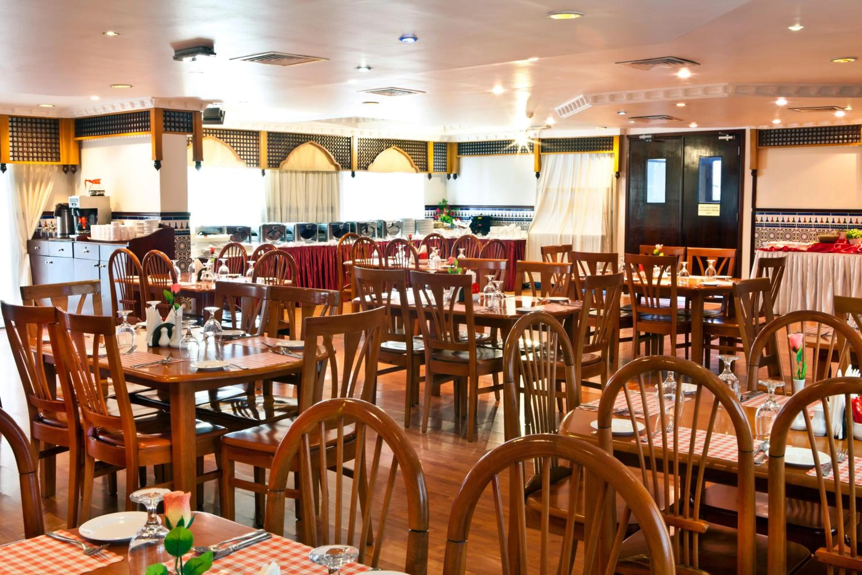 Restaurant/places to eat in Landmark Plaza Hotel