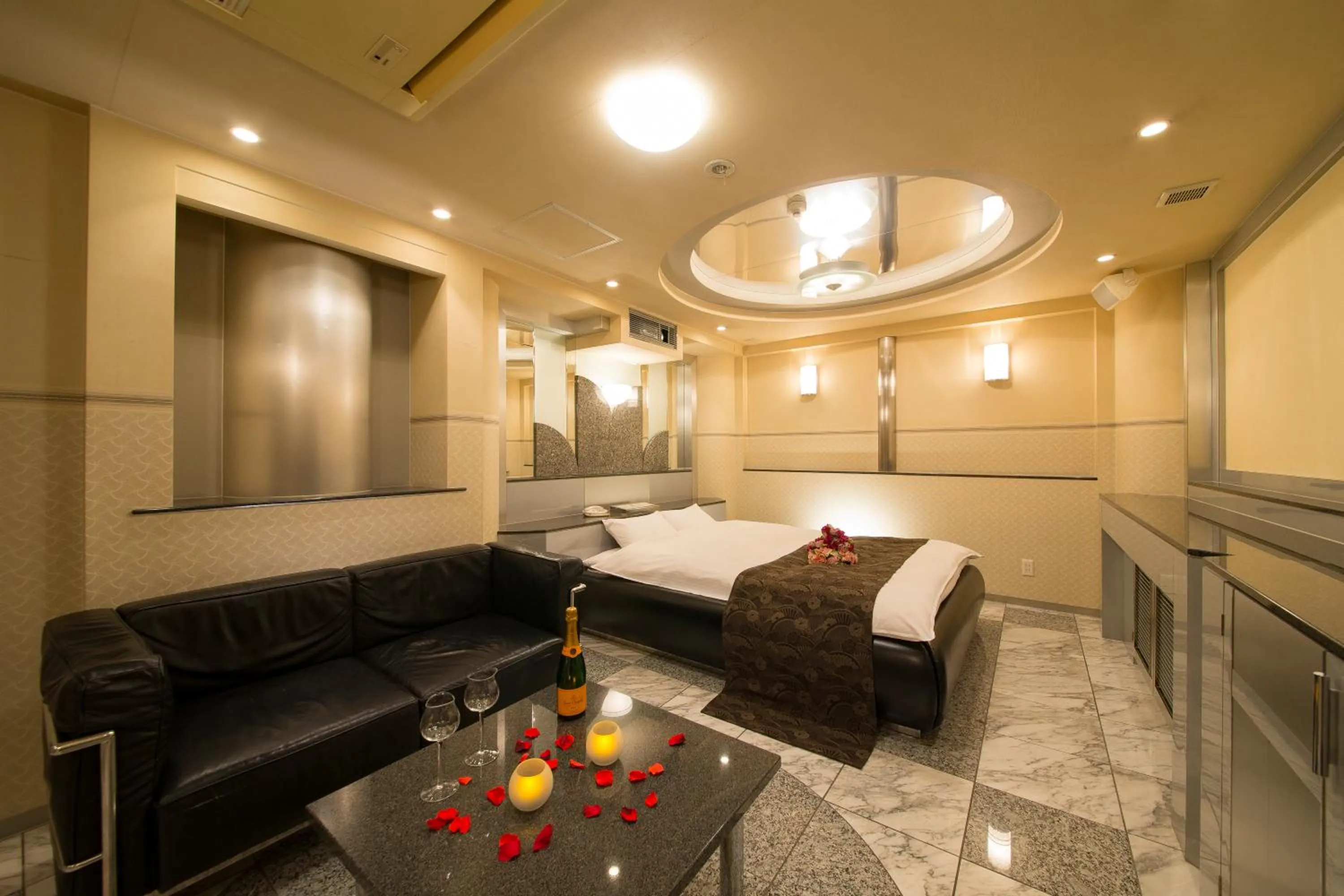 Photo of the whole room in HOTEL THE i Adult only