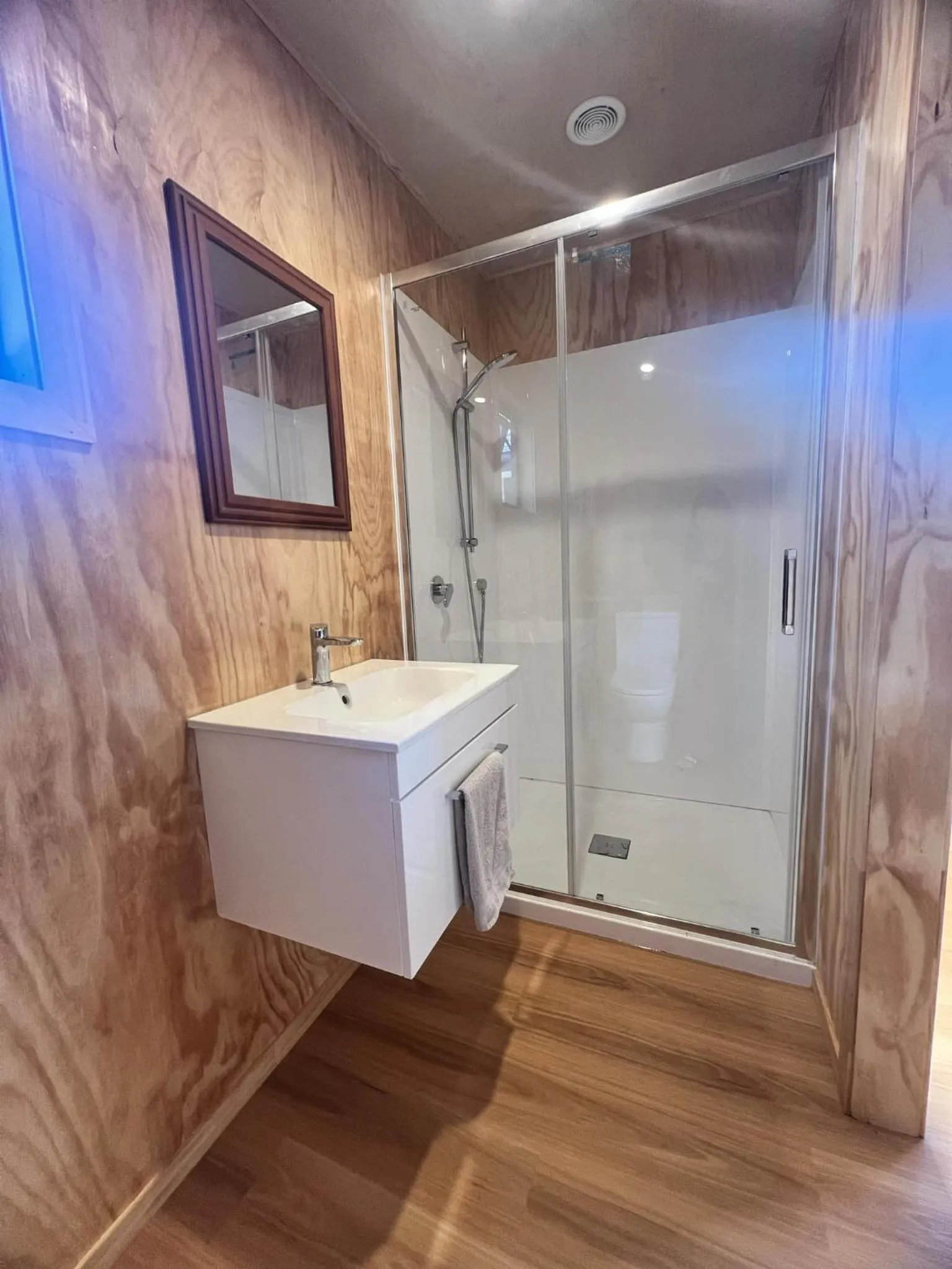 Shower in Mangawhai studio or book a room in Guest's House