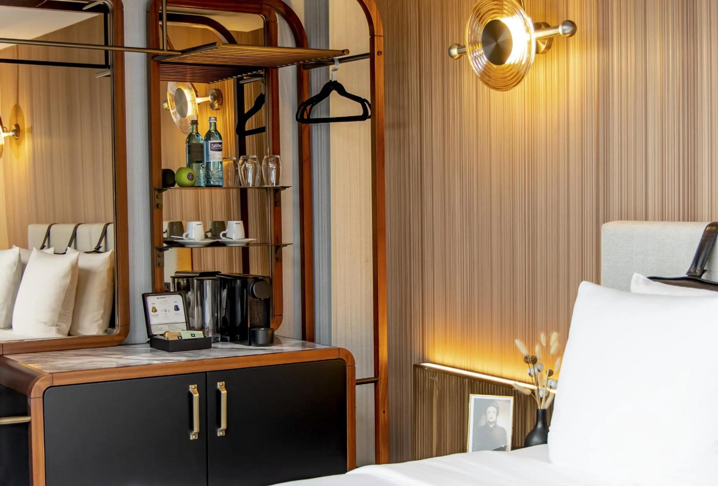 Coffee/tea facilities, Bed in MUZE Hotel Dusseldorf - Handwritten Collection