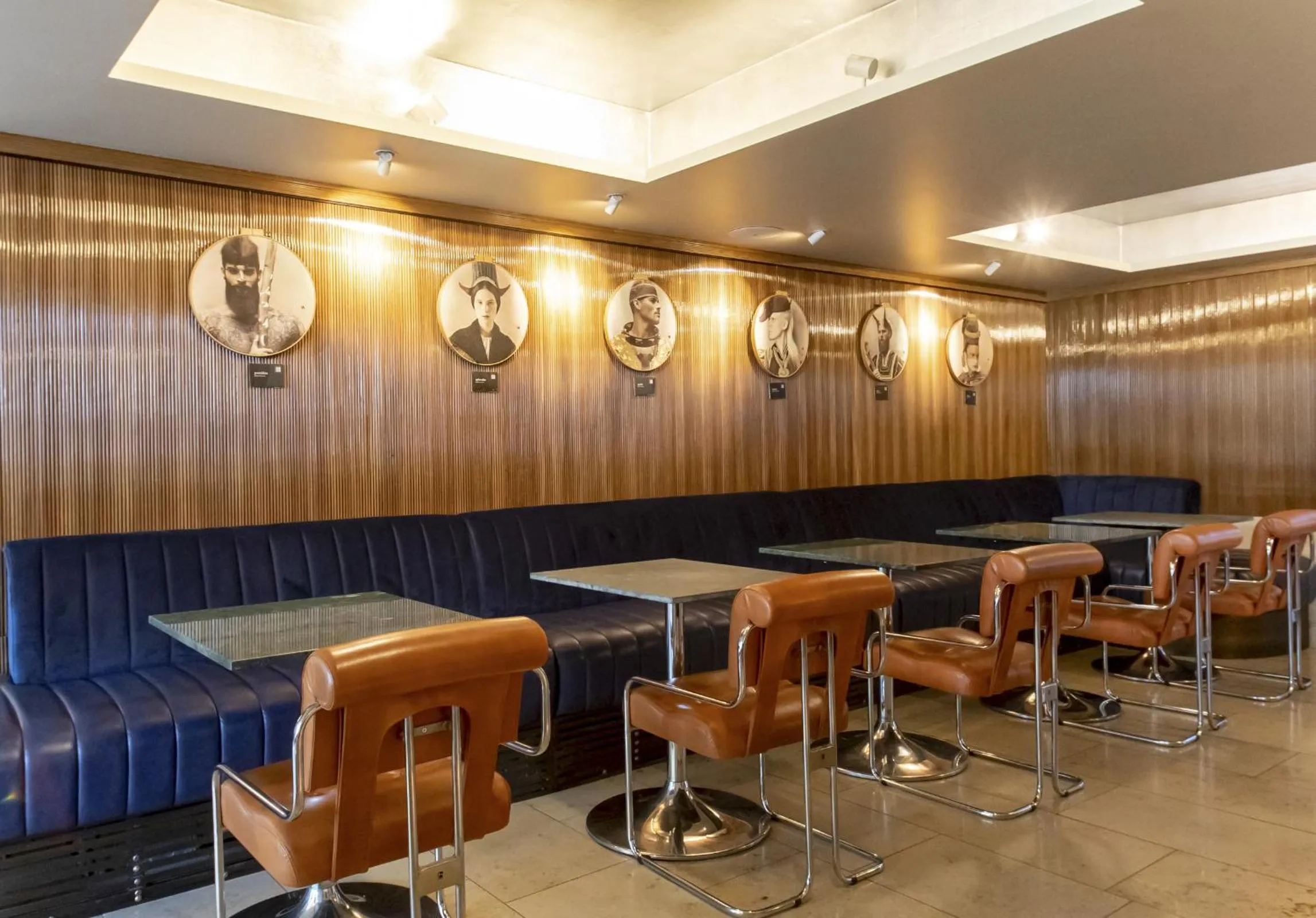 Lounge or bar in MUZE Hotel Dusseldorf - Handwritten Collection