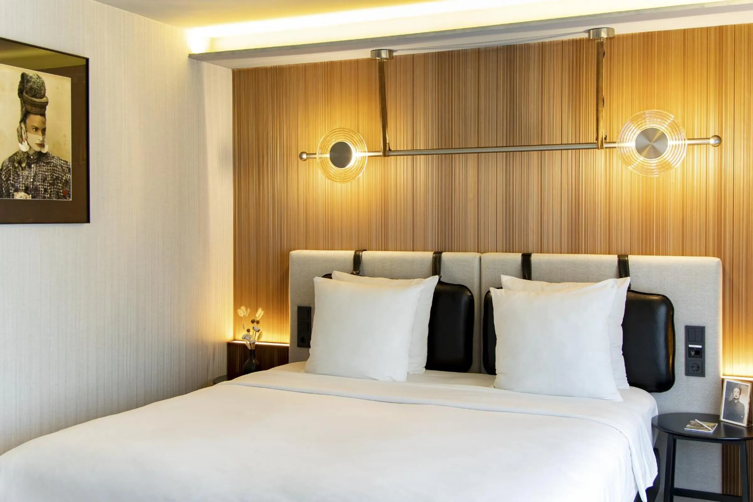 Bed in MUZE Hotel Dusseldorf - Handwritten Collection