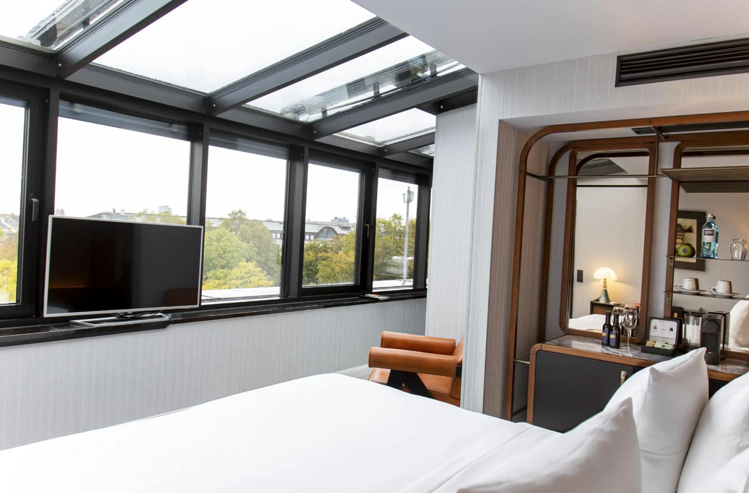 View (from property/room), Bed in MUZE Hotel Dusseldorf - Handwritten Collection