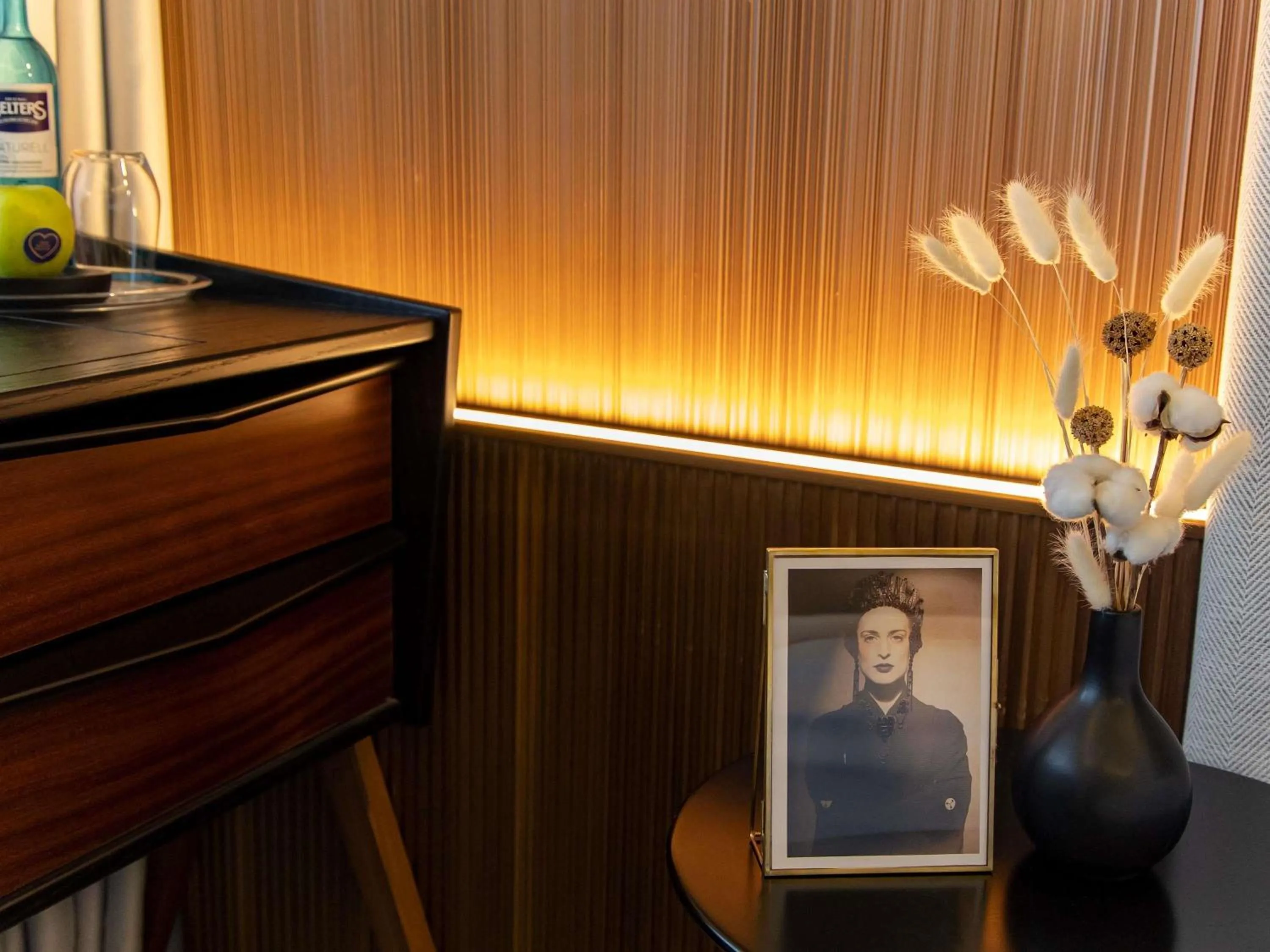 Bedroom in MUZE Hotel Dusseldorf - Handwritten Collection