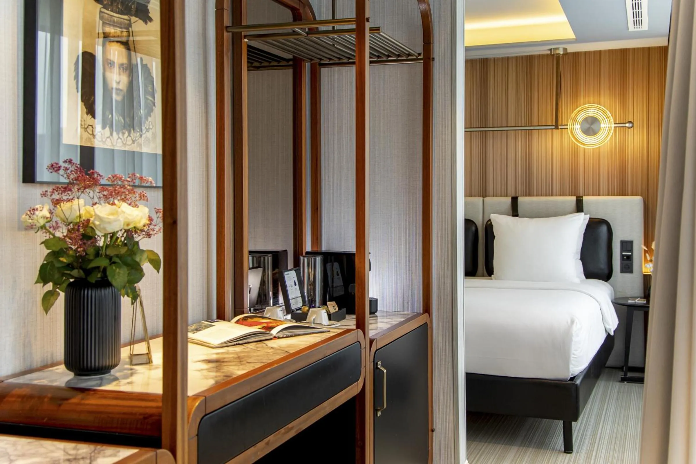 Bed in MUZE Hotel Dusseldorf - Handwritten Collection