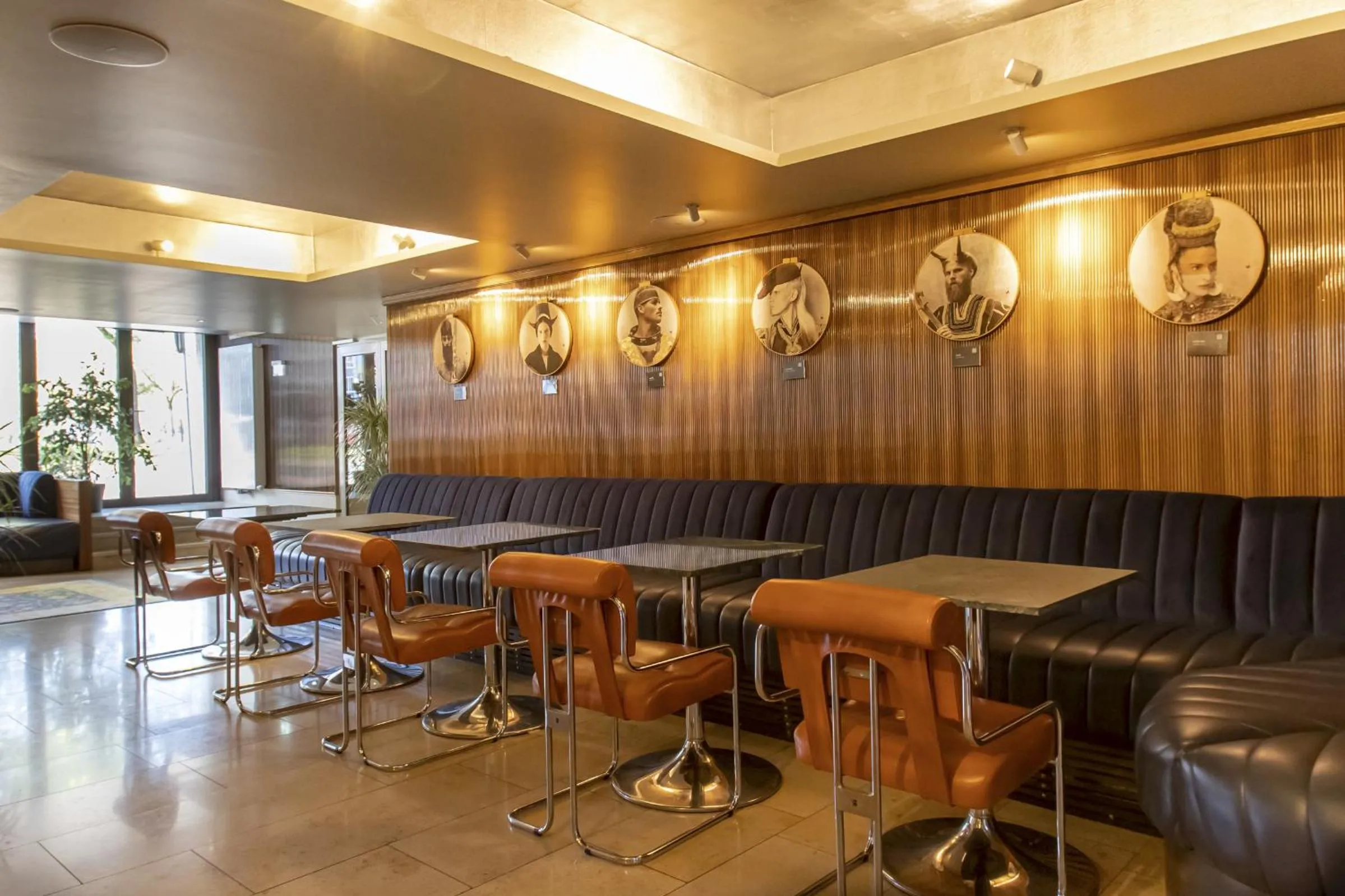 Lounge or bar in MUZE Hotel Dusseldorf - Handwritten Collection