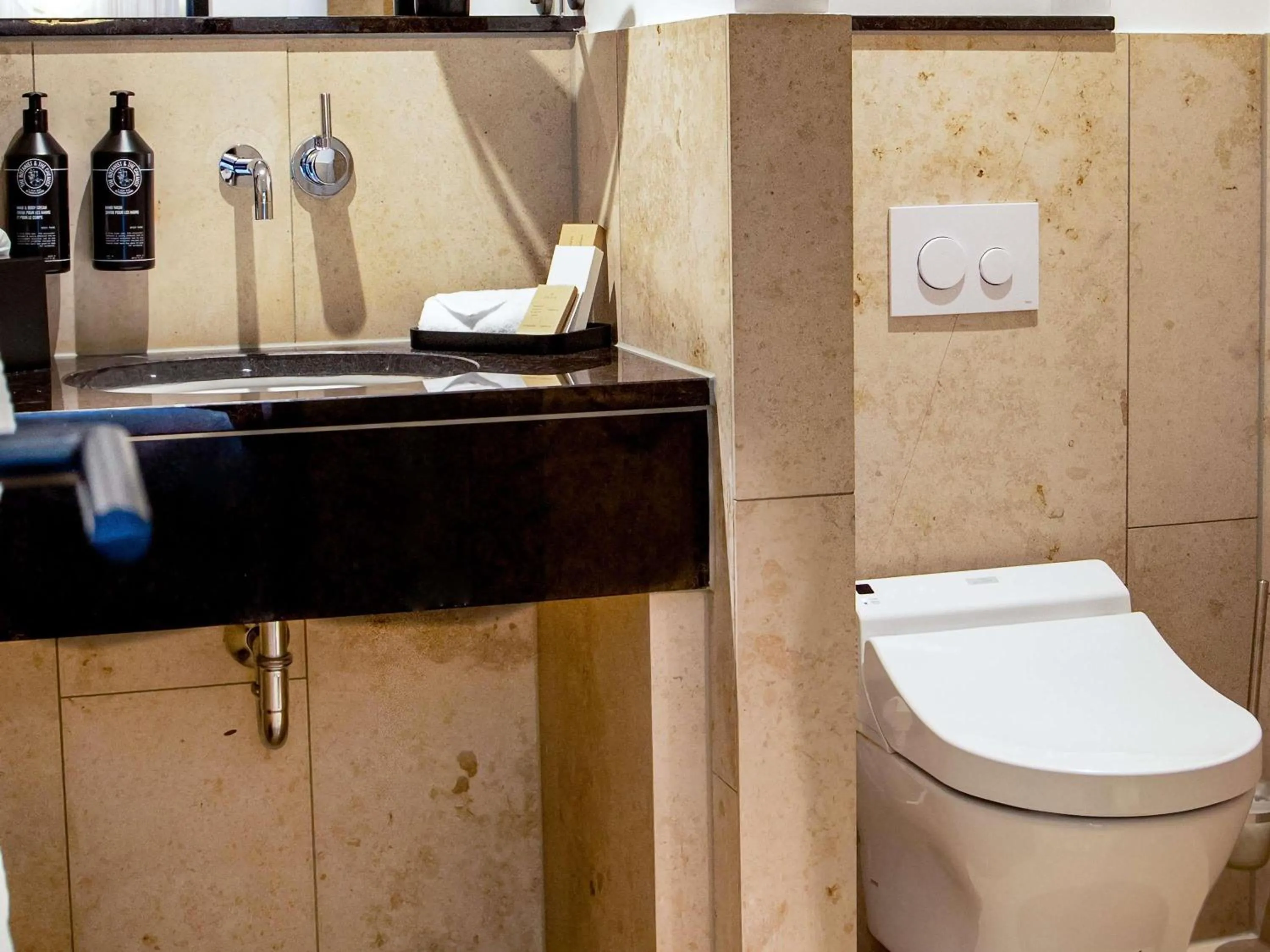 Bedroom in MUZE Hotel Dusseldorf - Handwritten Collection