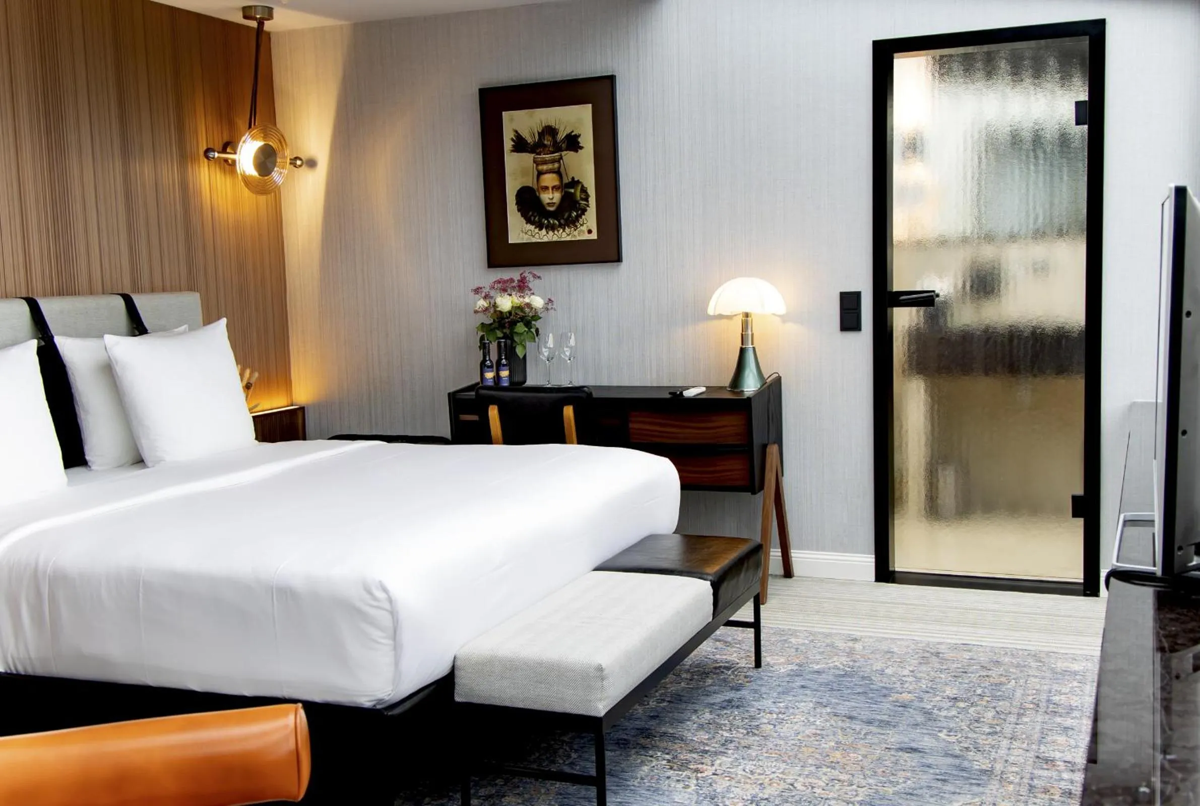 Bed in MUZE Hotel Dusseldorf - Handwritten Collection