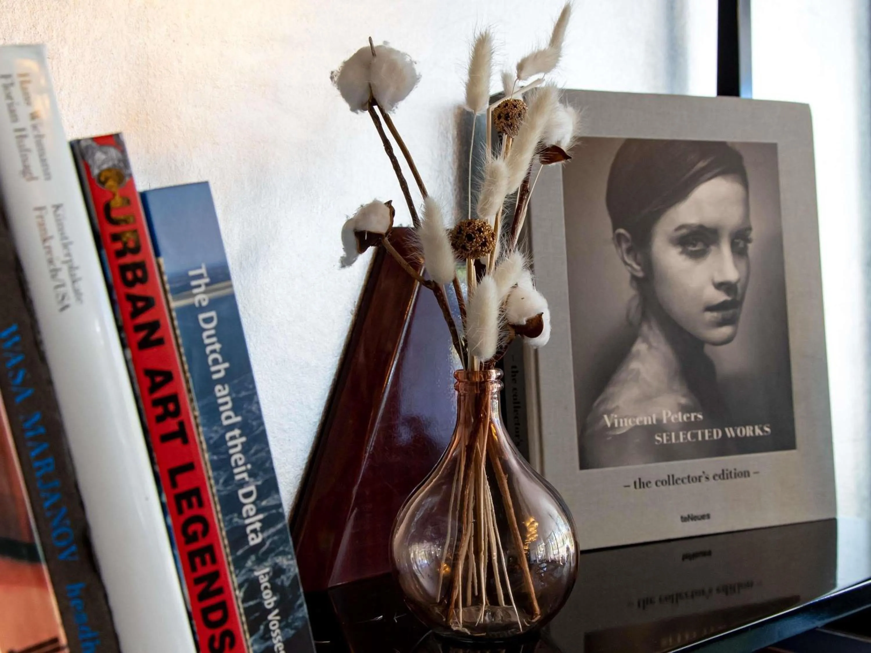 Lounge or bar in MUZE Hotel Dusseldorf - Handwritten Collection