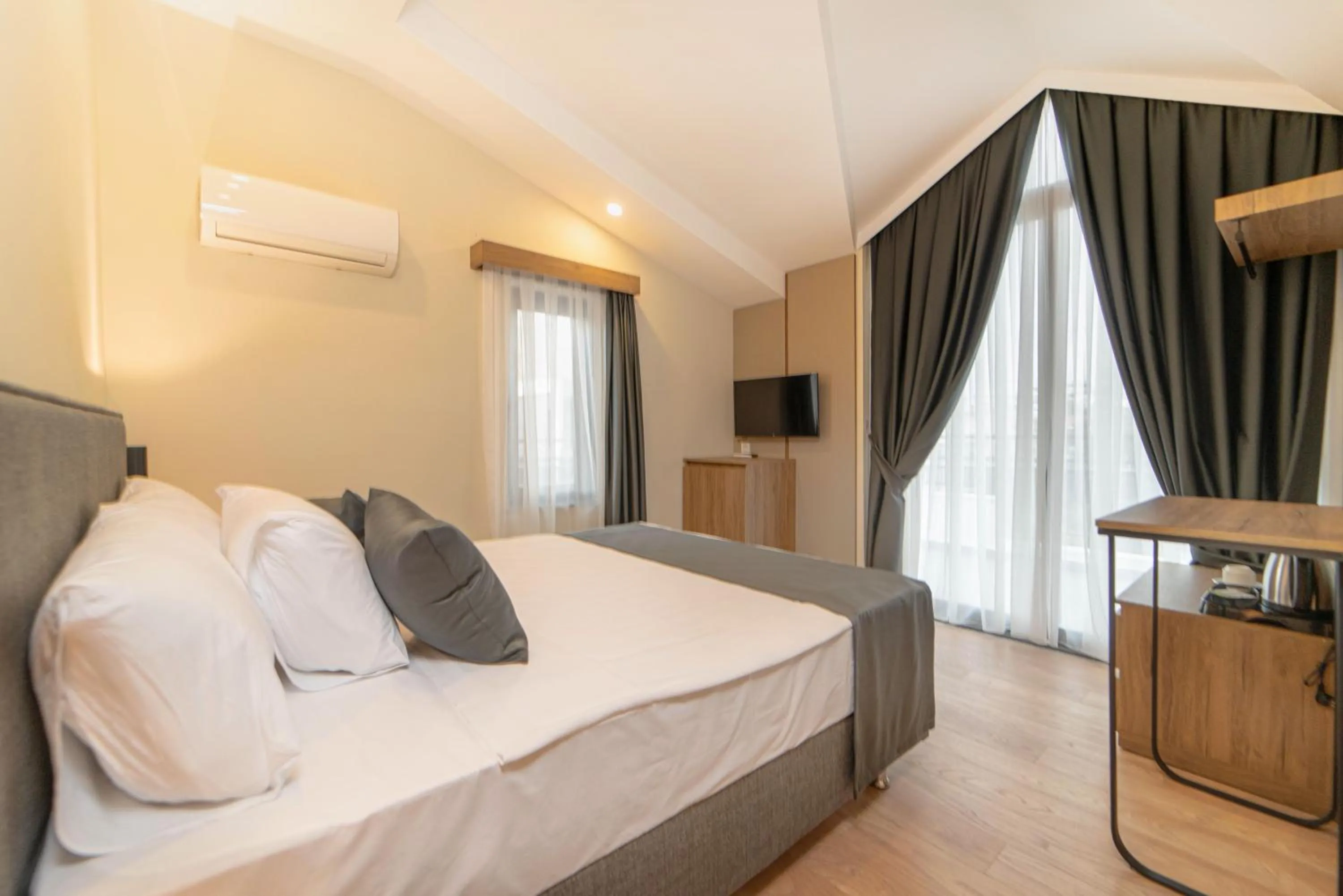 Photo of the whole room, Bed in Deniz Boutique Hotel
