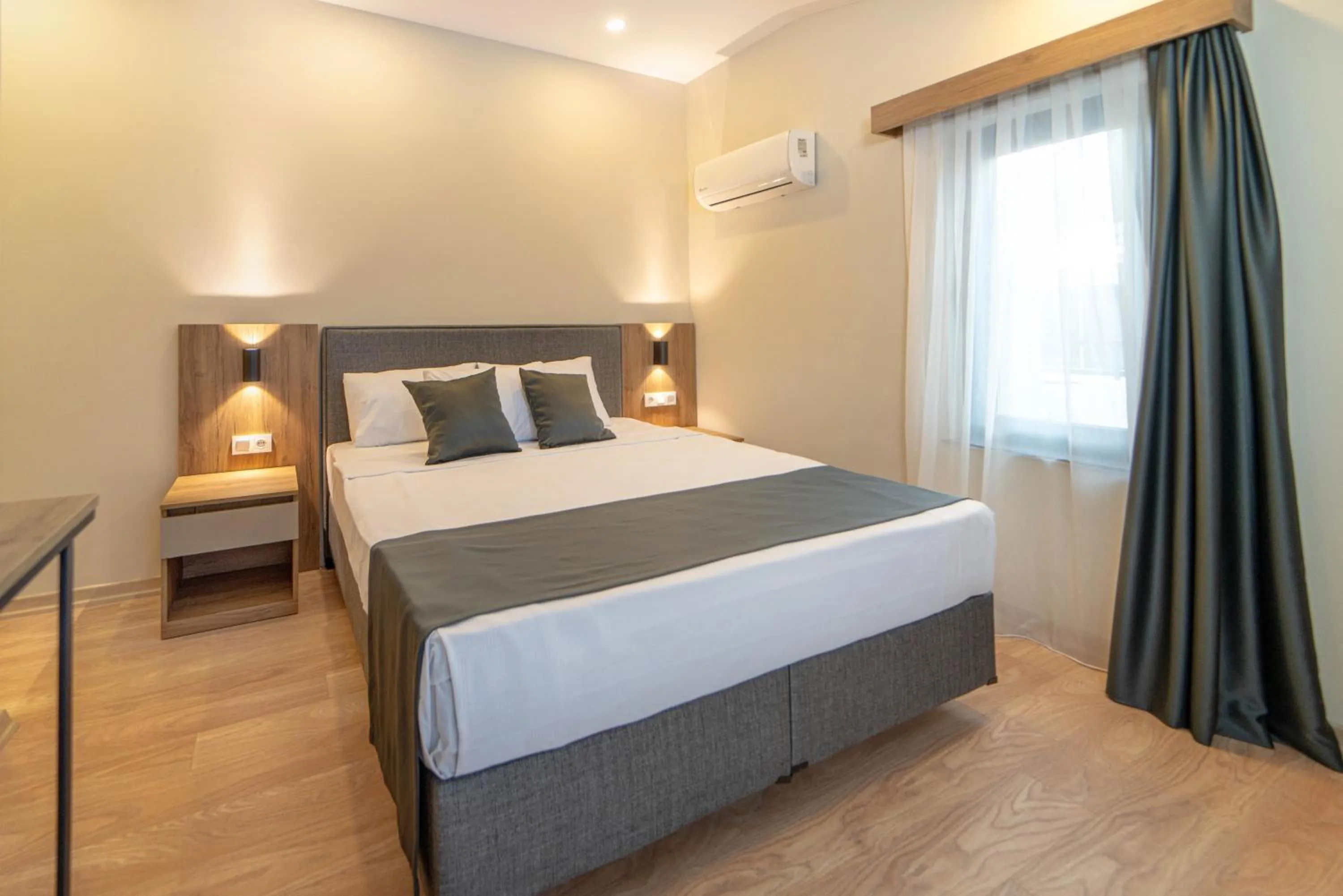 Photo of the whole room, Bed in Deniz Boutique Hotel