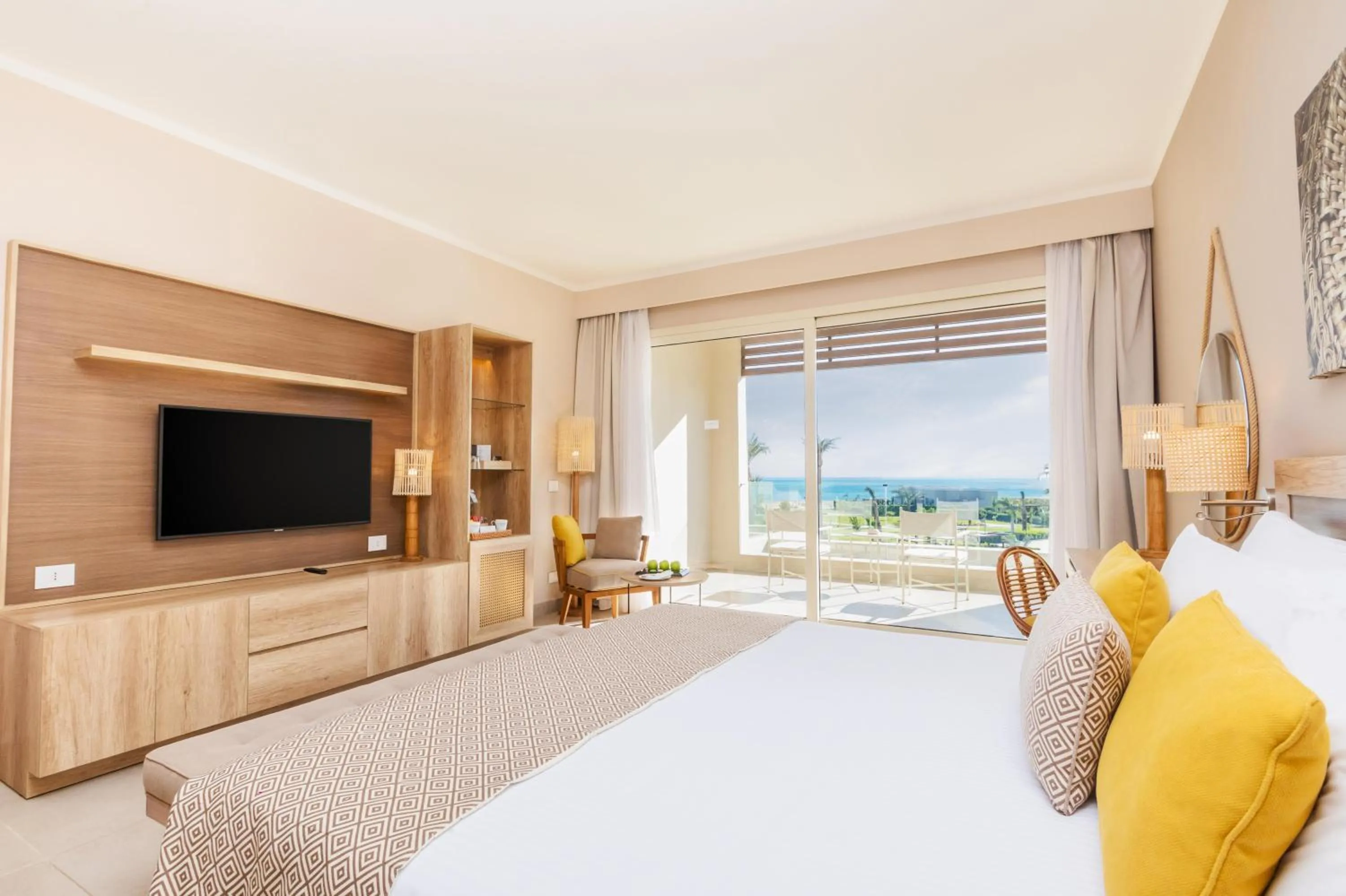 Photo of the whole room, Bed in Steigenberger Resort Ras Soma